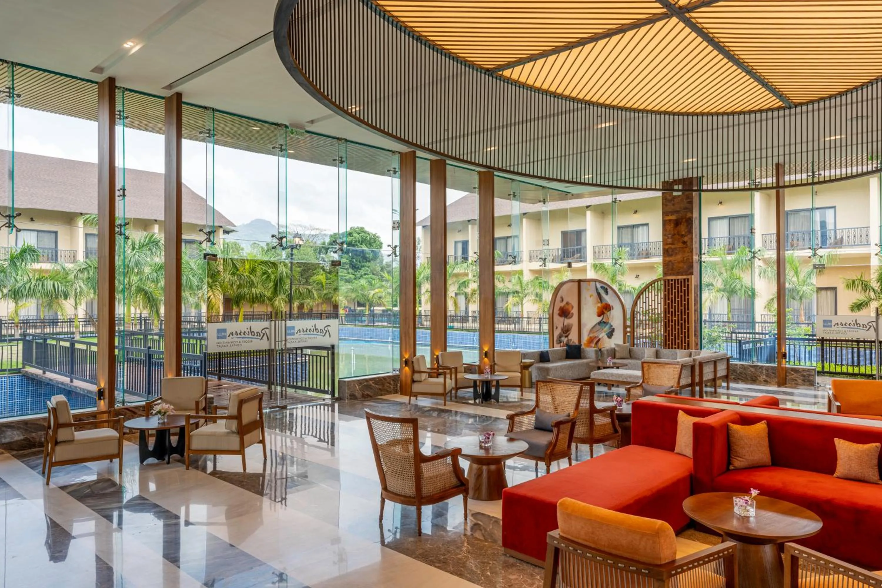 Lobby or reception in Radisson Blu Plaza Resort & Convention Centre Karjat