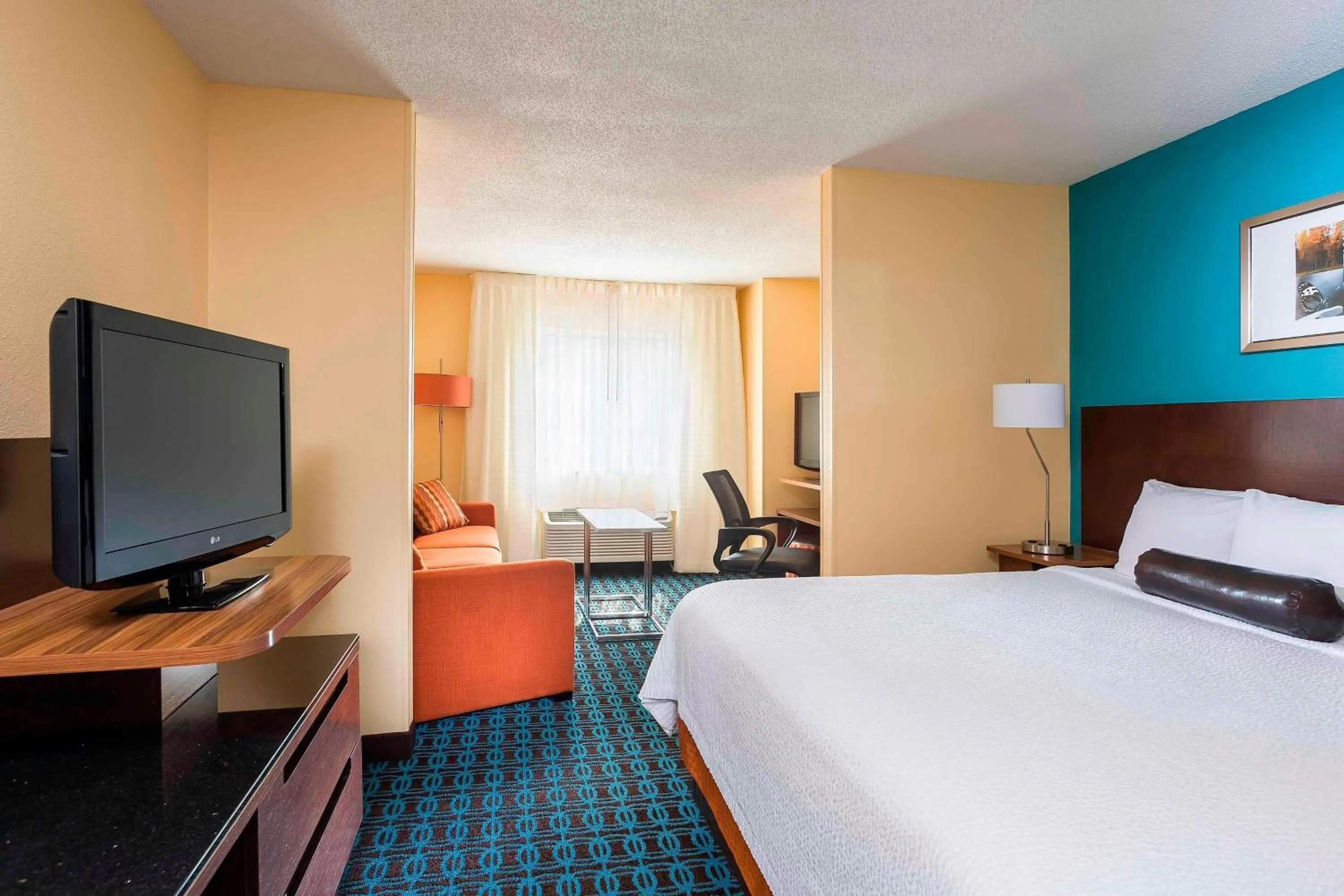 Photo of the whole room, Bed in Fairfield Inn & Suites Holland