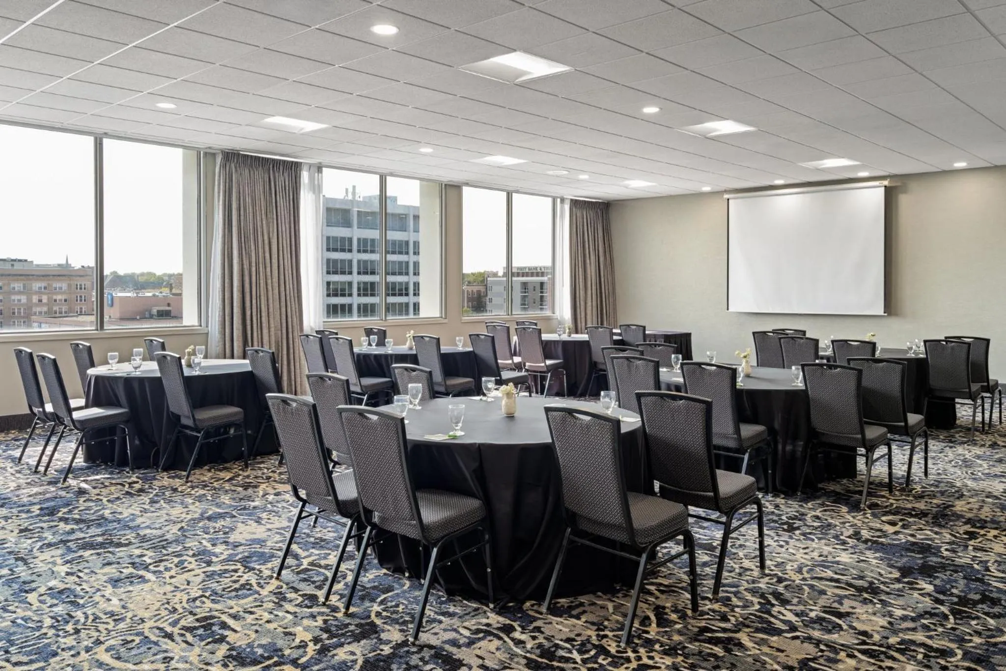 Meeting/conference room in Holiday Inn Sioux Falls-City Center by IHG