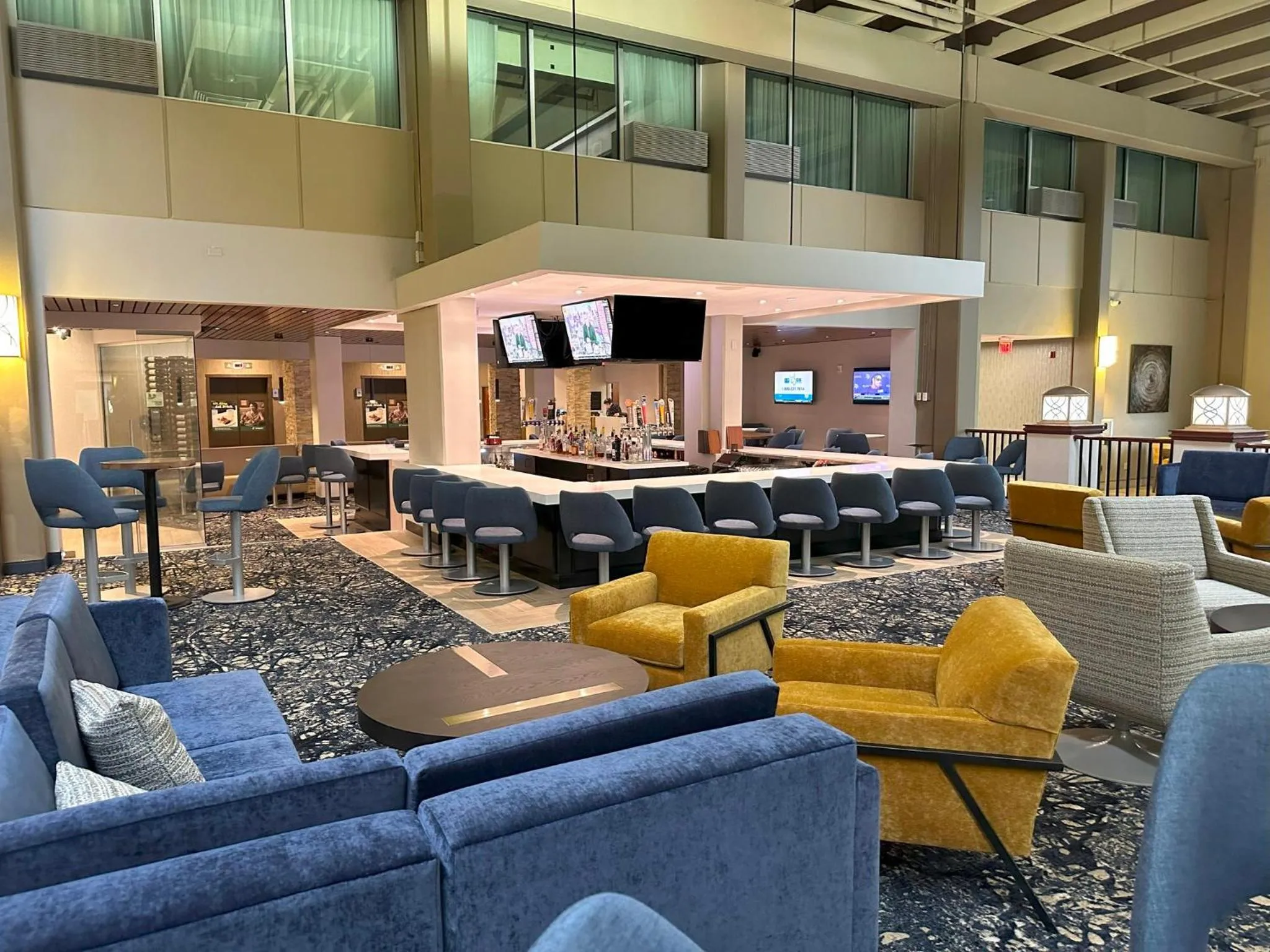 Lounge or bar in Holiday Inn Sioux Falls-City Center by IHG
