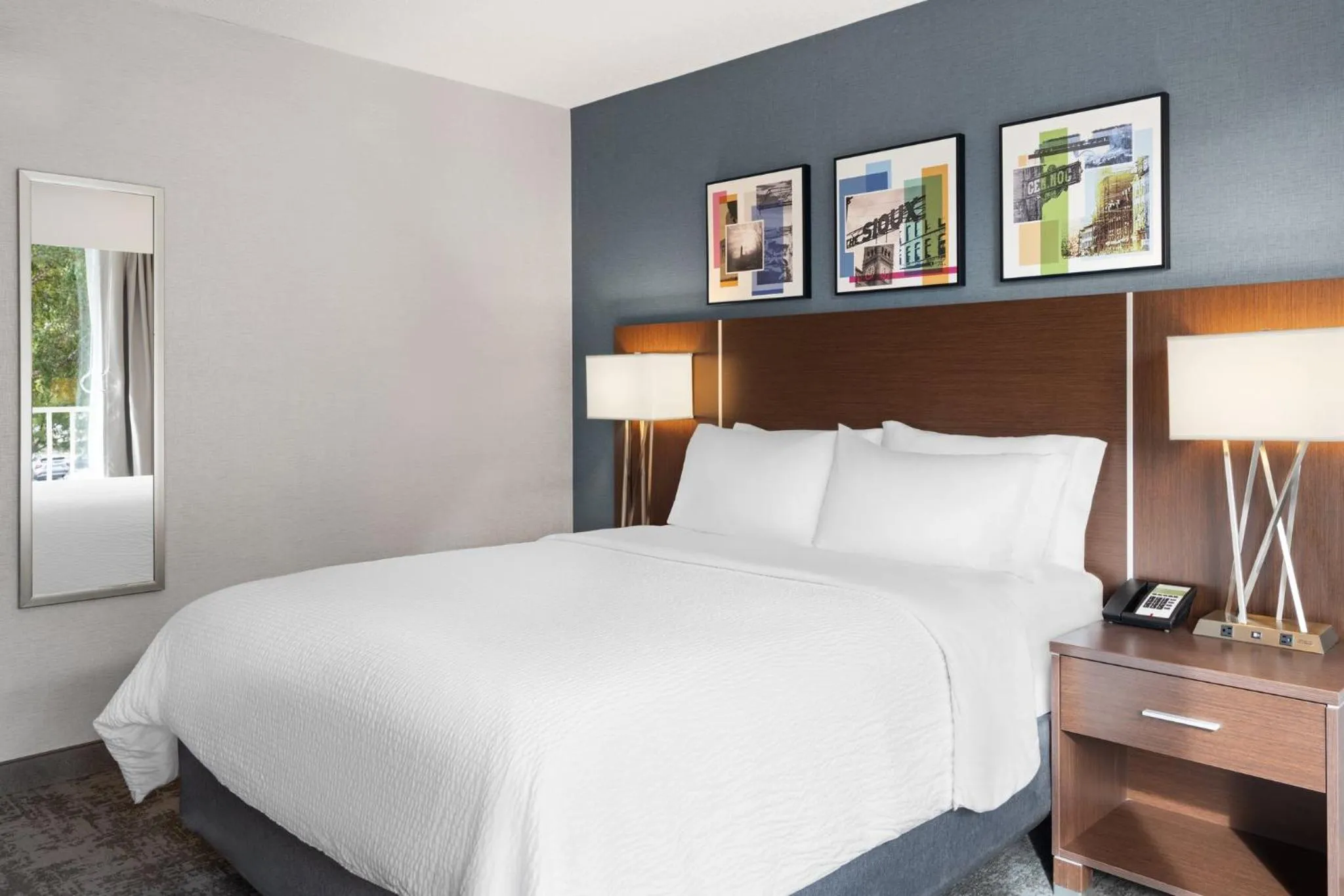 Photo of the whole room, Bed in Holiday Inn Sioux Falls-City Center by IHG