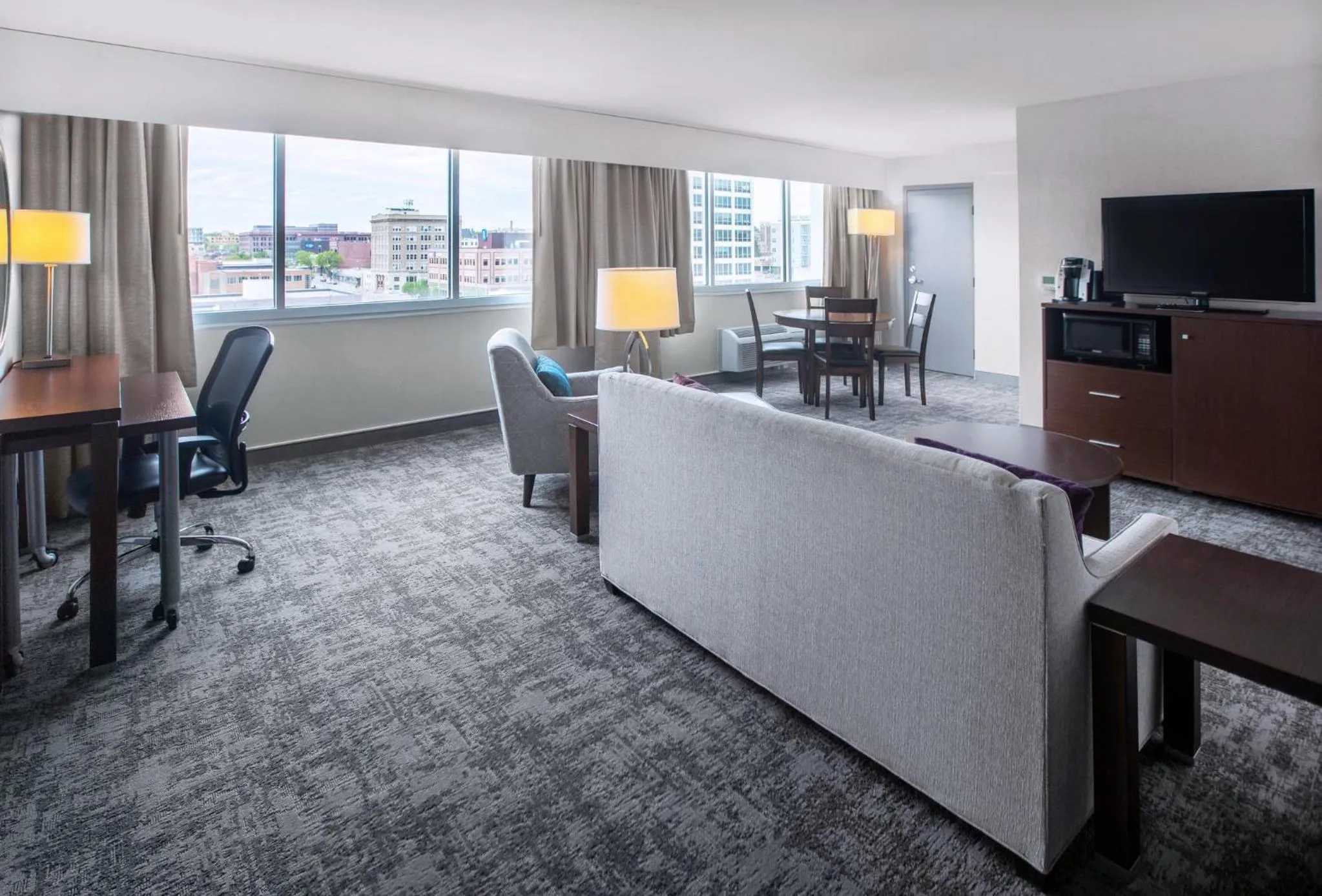 Photo of the whole room in Holiday Inn Sioux Falls-City Center by IHG