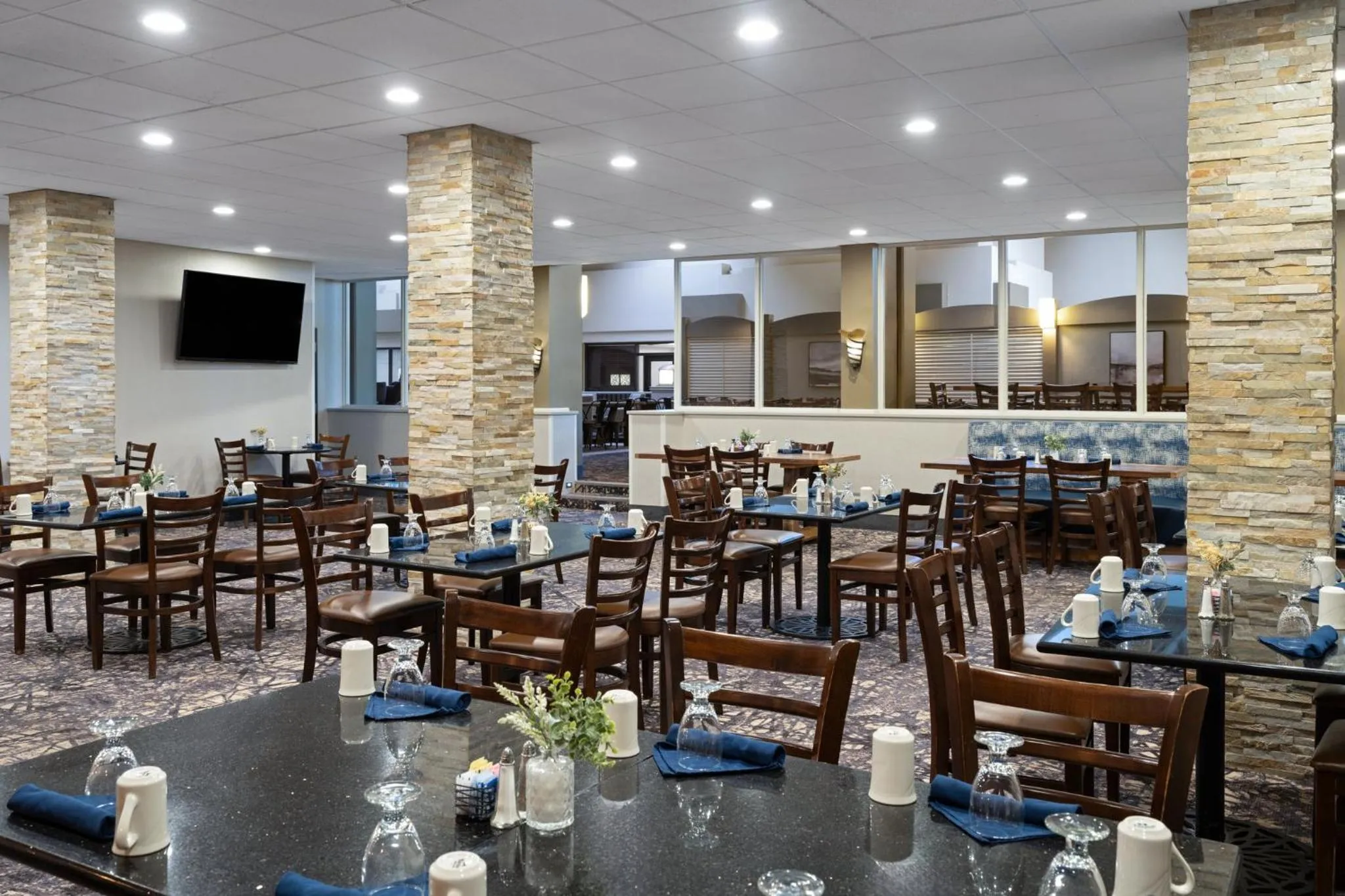 Restaurant/places to eat in Holiday Inn Sioux Falls-City Center by IHG