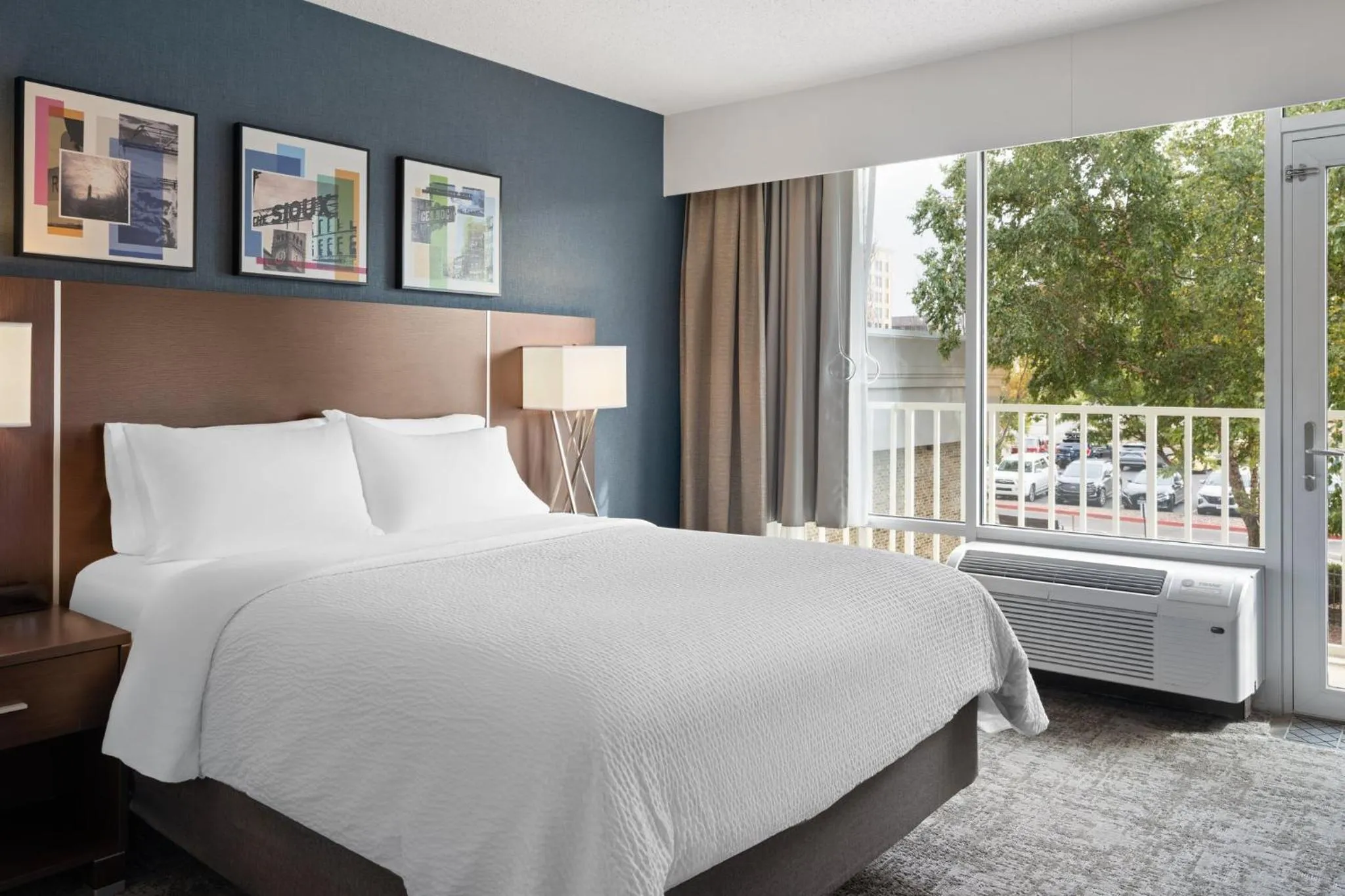 Photo of the whole room, Bed in Holiday Inn Sioux Falls-City Center by IHG