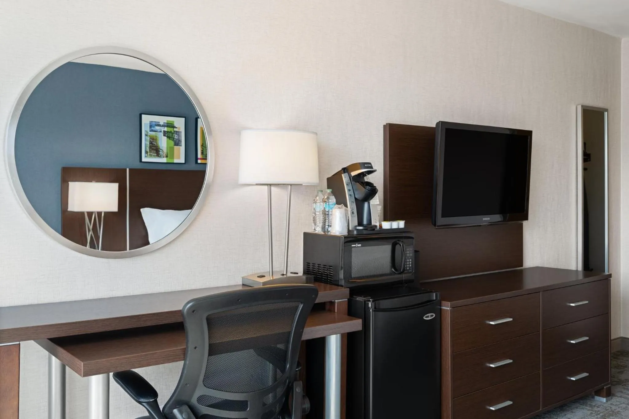 Photo of the whole room in Holiday Inn Sioux Falls-City Center by IHG