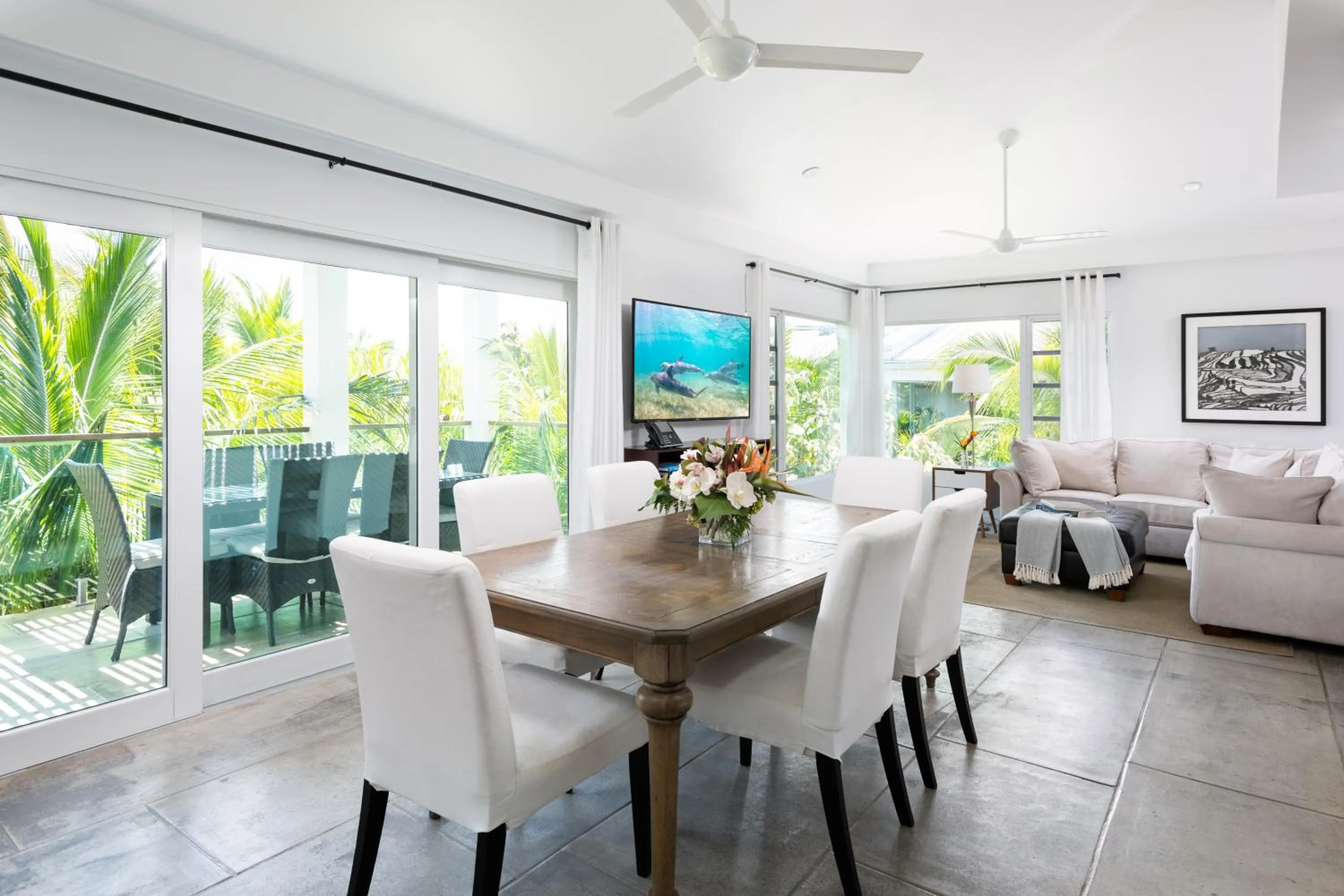 Dining area in The Oasis at Grace Bay