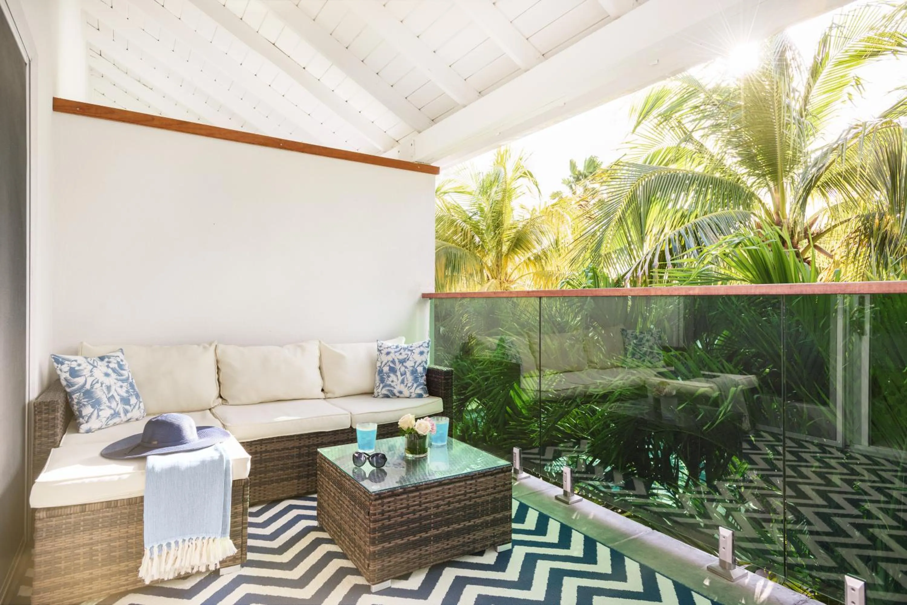 Balcony/Terrace in The Oasis at Grace Bay