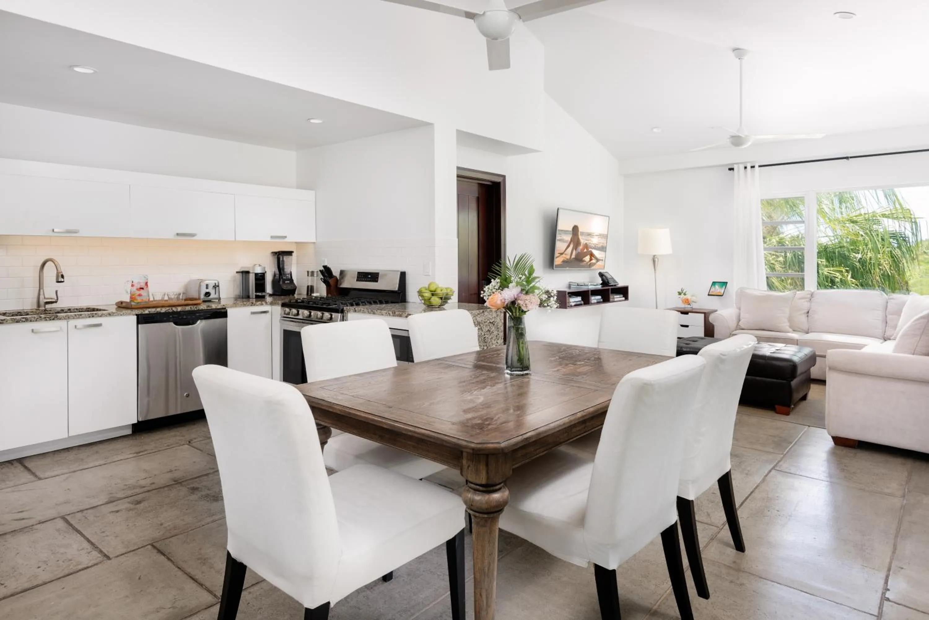 Dining area in The Oasis at Grace Bay