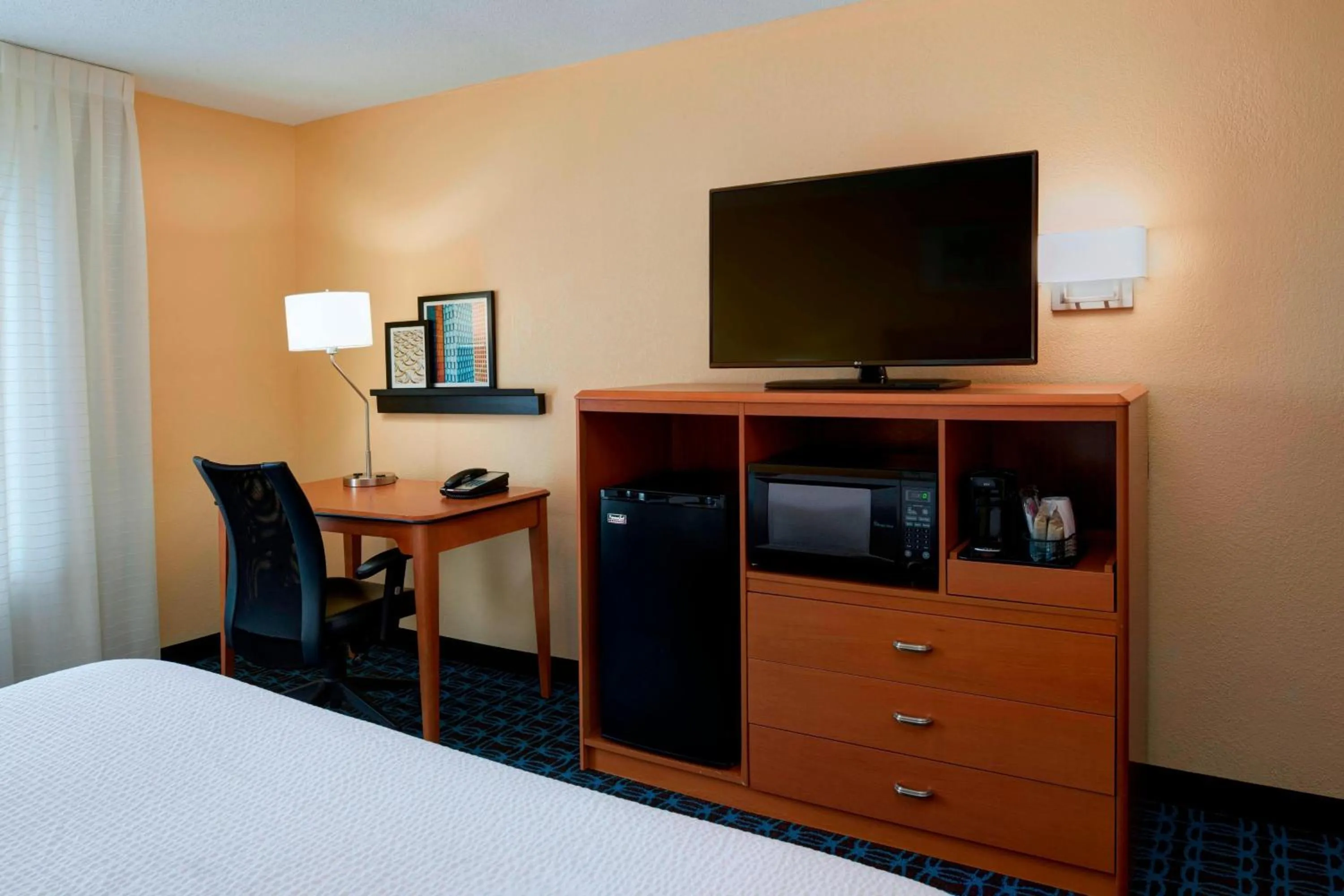 Photo of the whole room, Bed in Fairfield Inn by Marriott Richmond