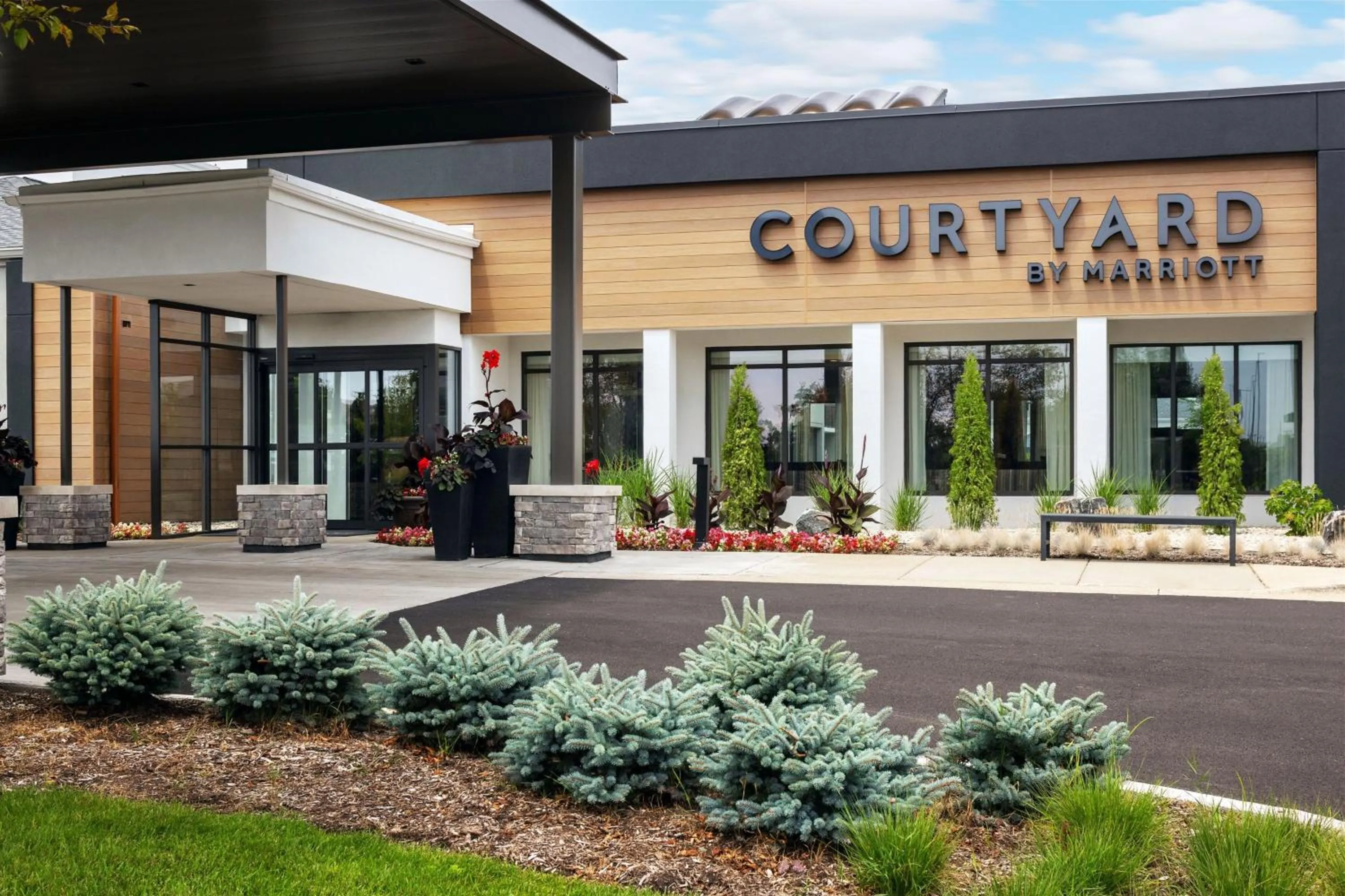 Property building in Courtyard by Marriott Chicago Waukegan / Gurnee