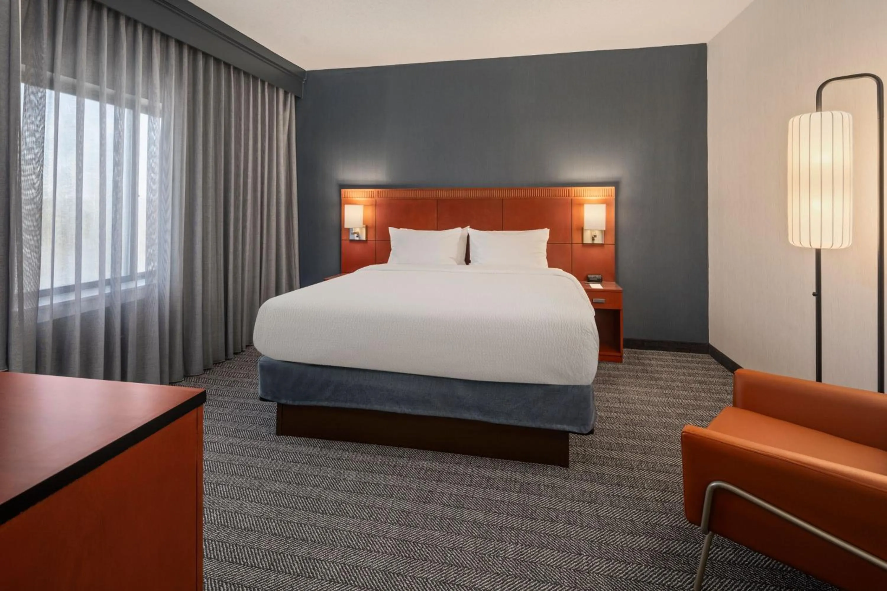 Bedroom, Bed in Courtyard by Marriott Chicago Waukegan / Gurnee