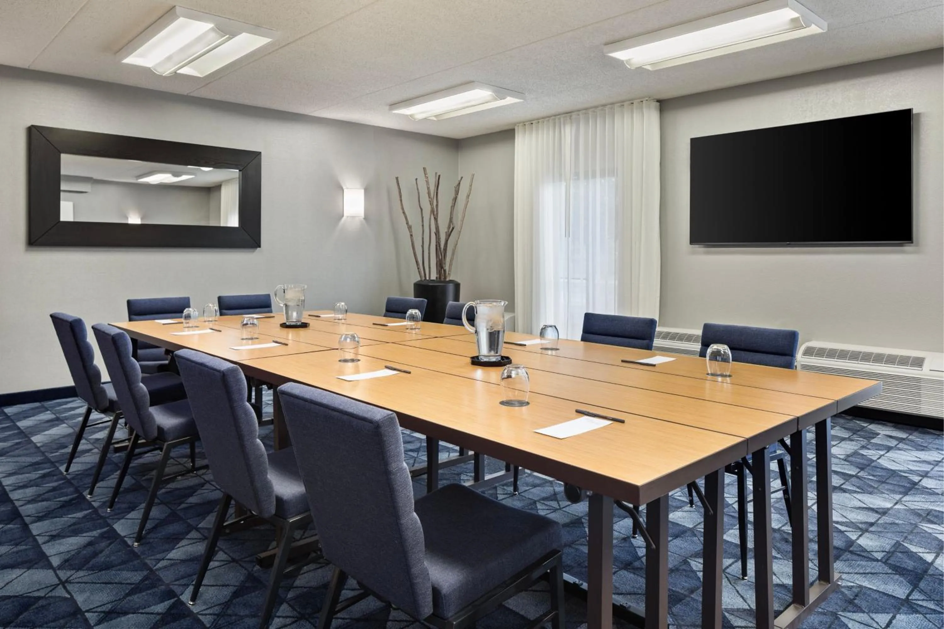 Meeting/conference room in Courtyard by Marriott Chicago Waukegan / Gurnee