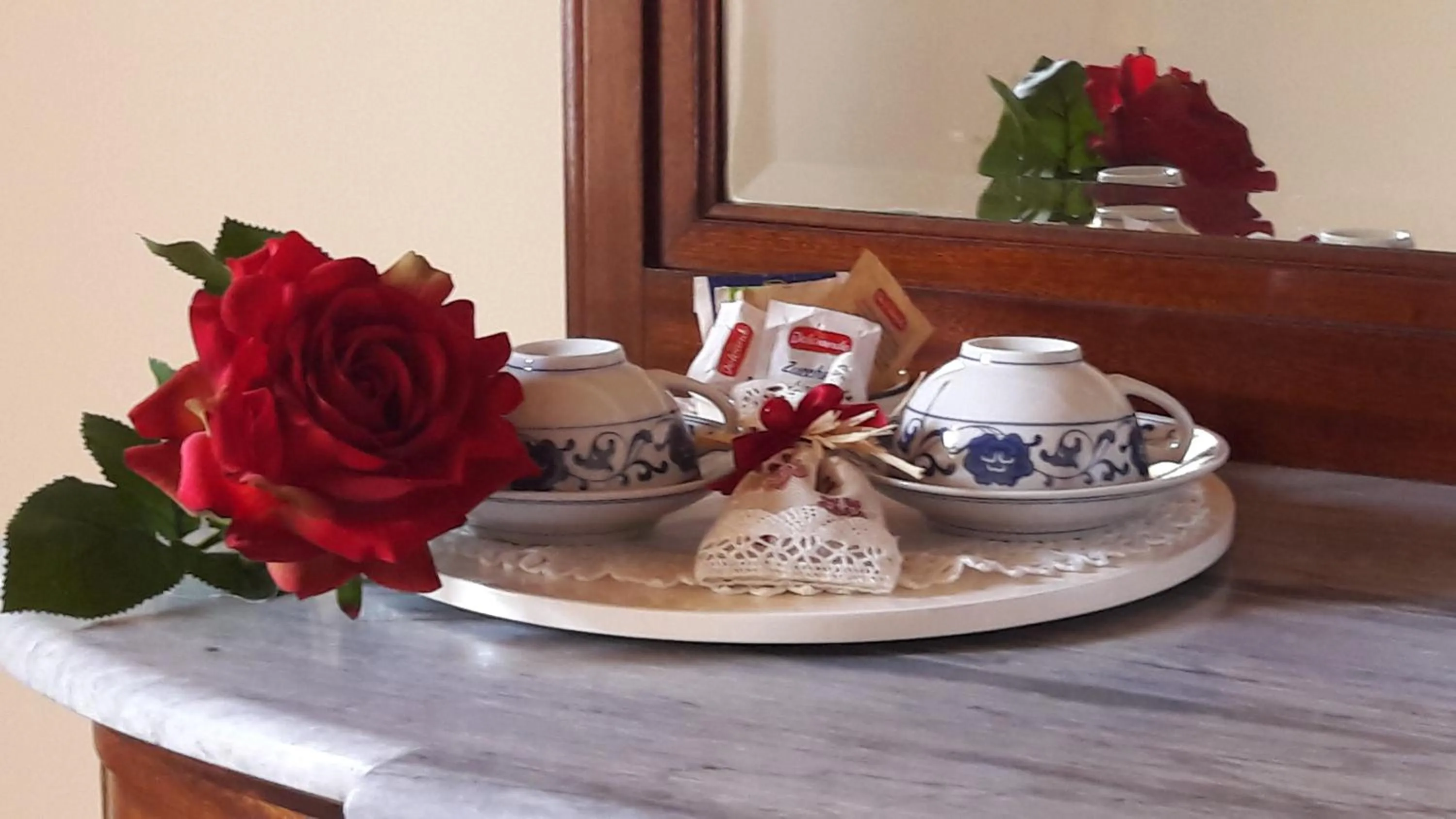 Decorative detail in "Suliscenti" Dimora Siciliana B&B