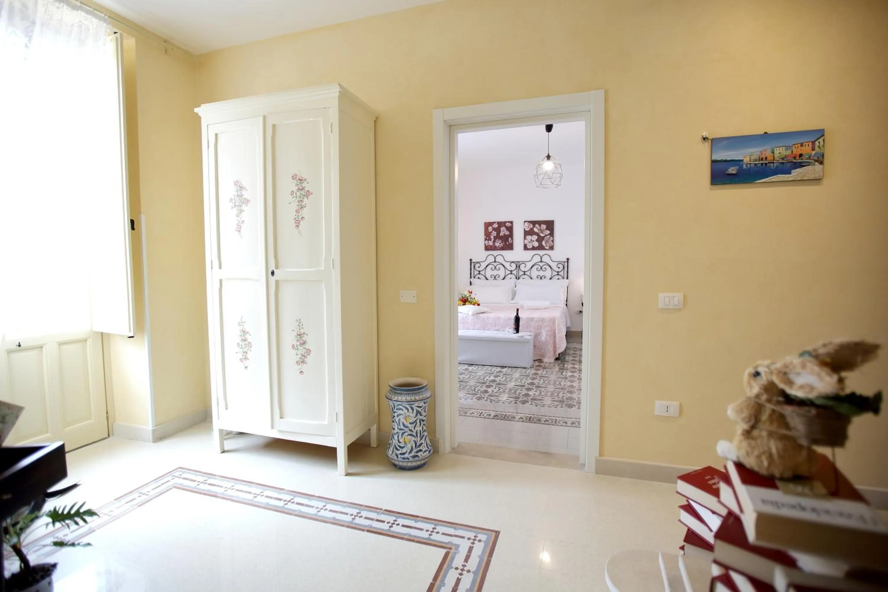 Photo of the whole room in "Suliscenti" Dimora Siciliana B&B