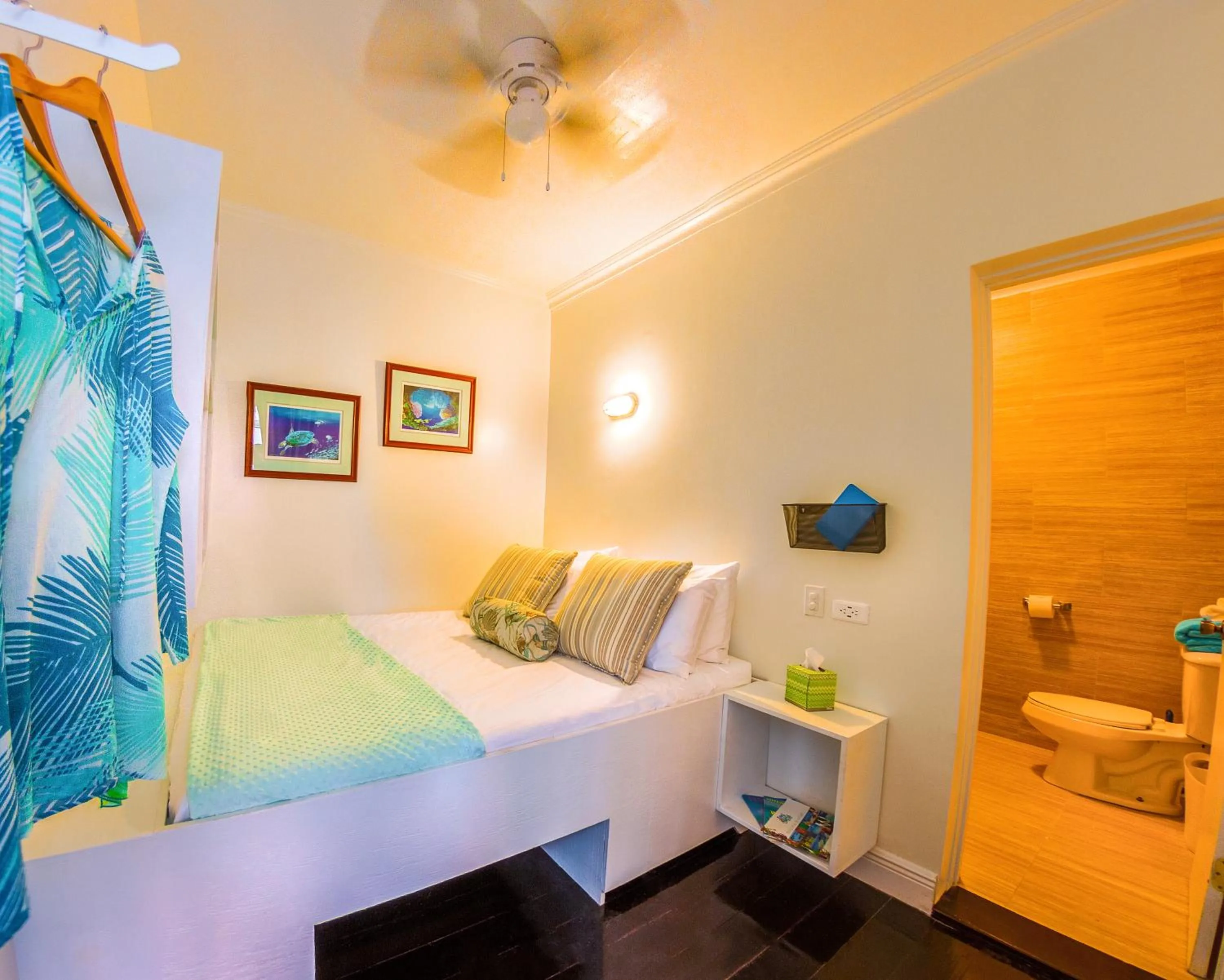 Bedroom, Bed in Turks Head Inne