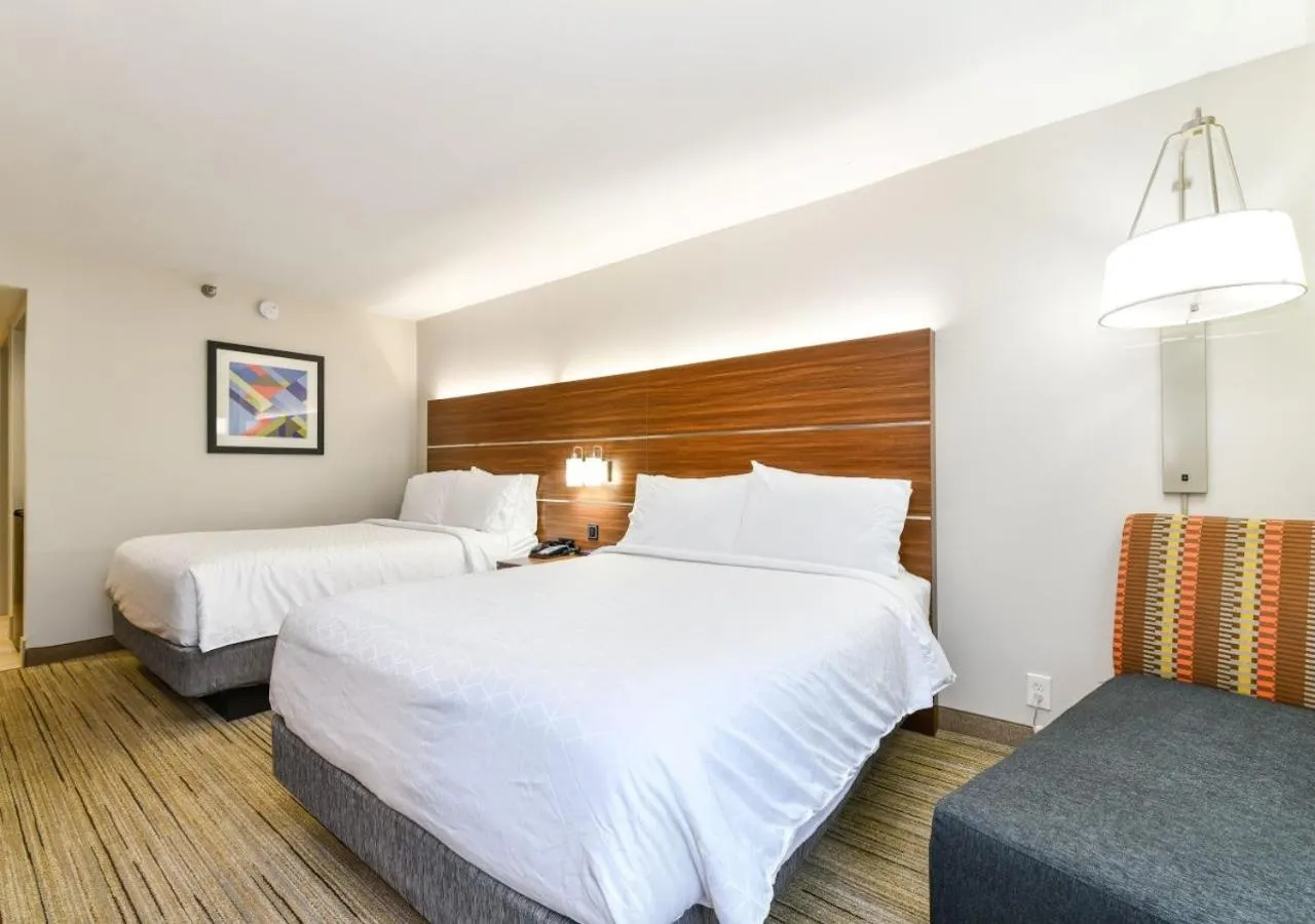 Bedroom, Bed in Holiday Inn Express Hotel & Suites Pigeon Forge by IHG