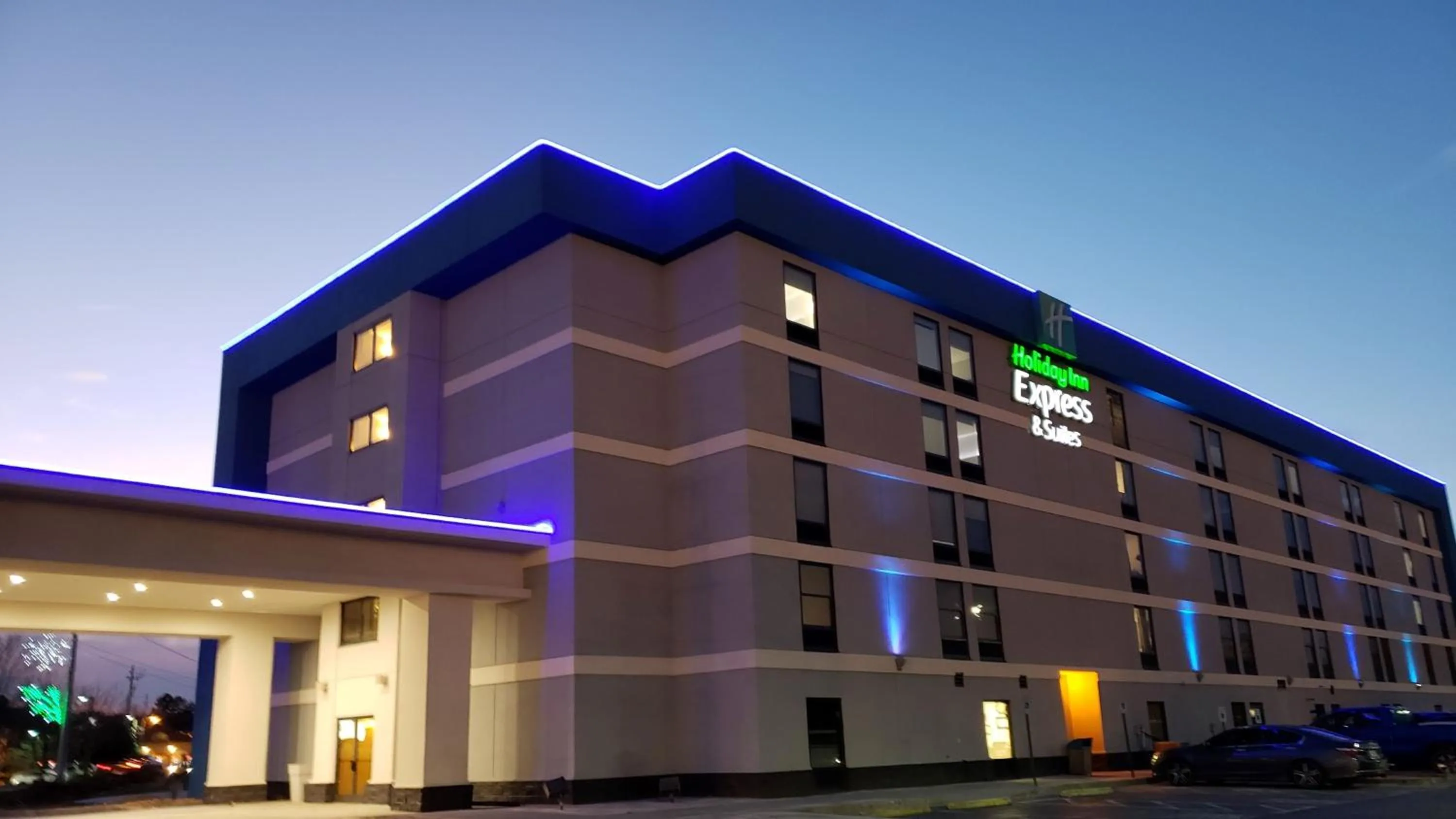 Property building in Holiday Inn Express Hotel & Suites Pigeon Forge by IHG