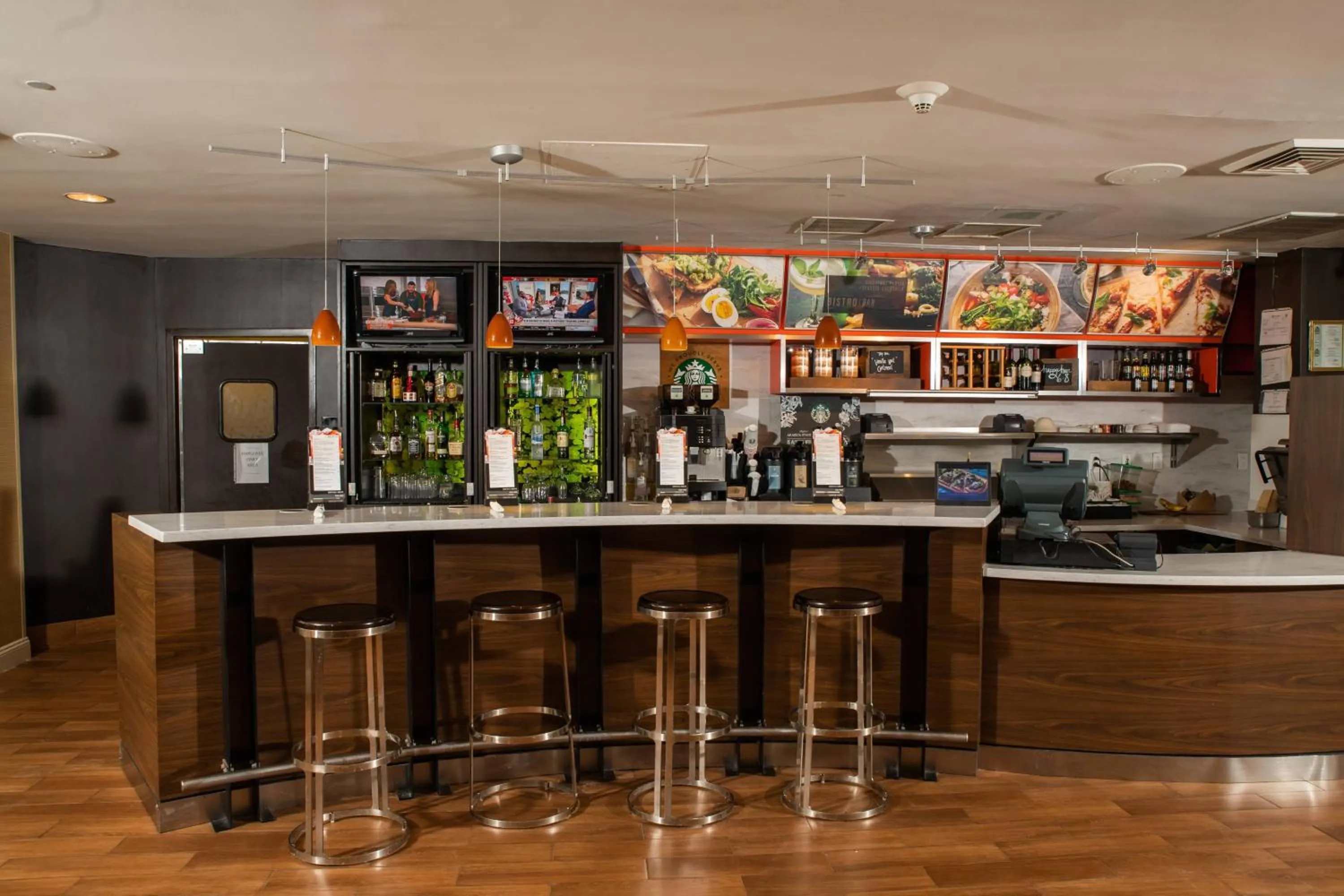 Restaurant/places to eat in Courtyard by Marriott Erie Ambassador Conference Center