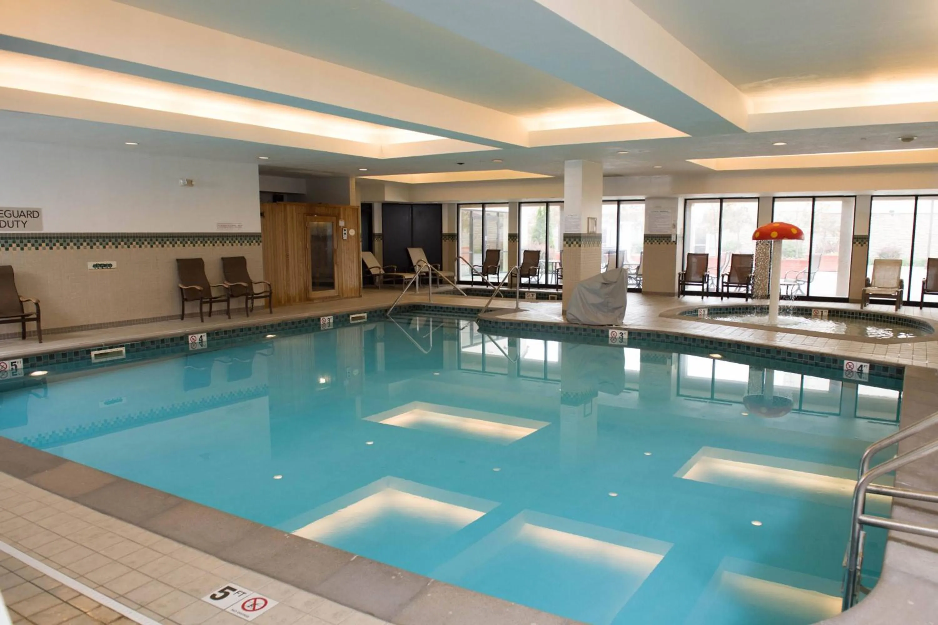 Swimming pool in Courtyard by Marriott Erie Ambassador Conference Center