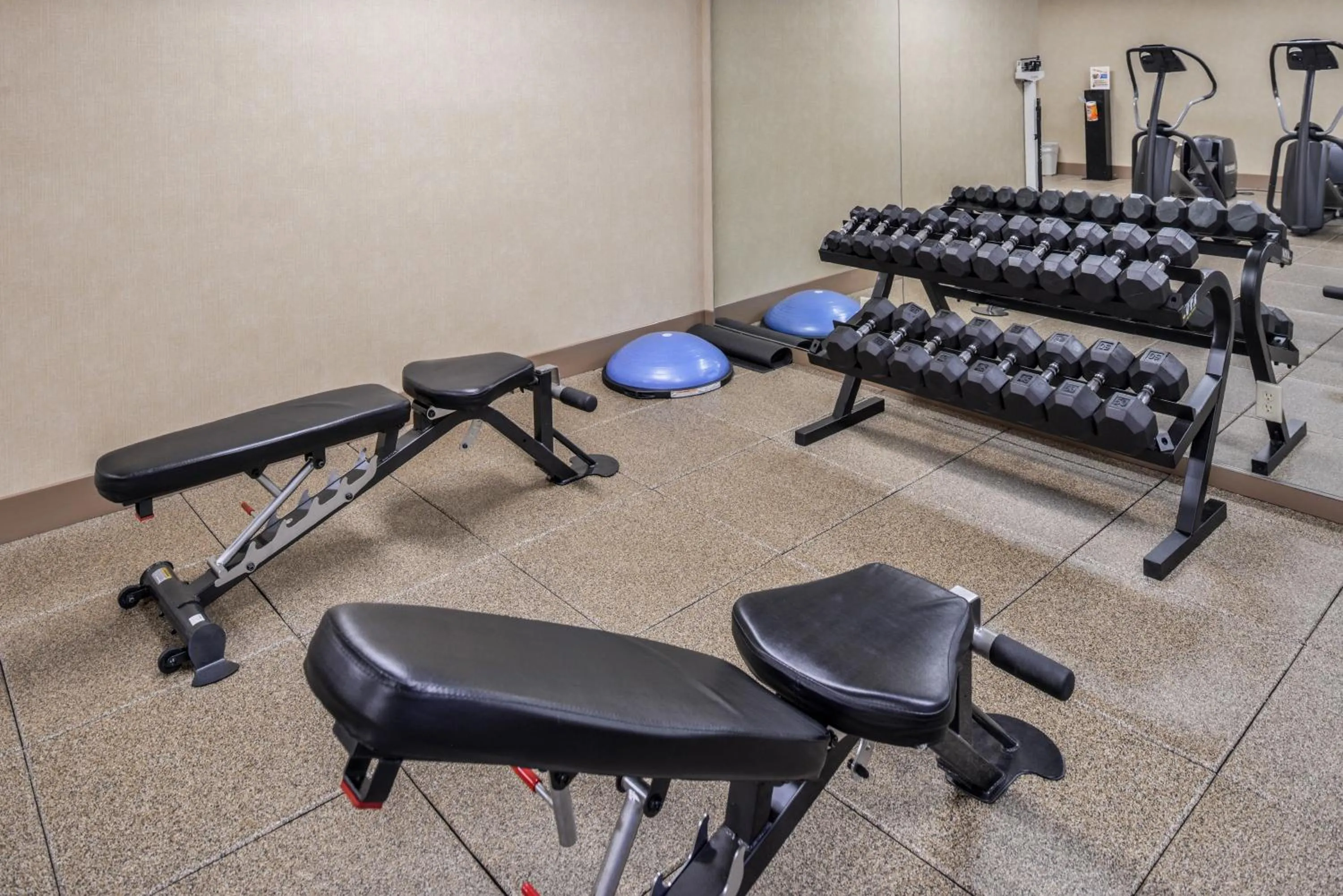 Spa and wellness centre/facilities in Holiday Inn Express Hotel & Suites Sioux Falls At Empire Mall by IHG