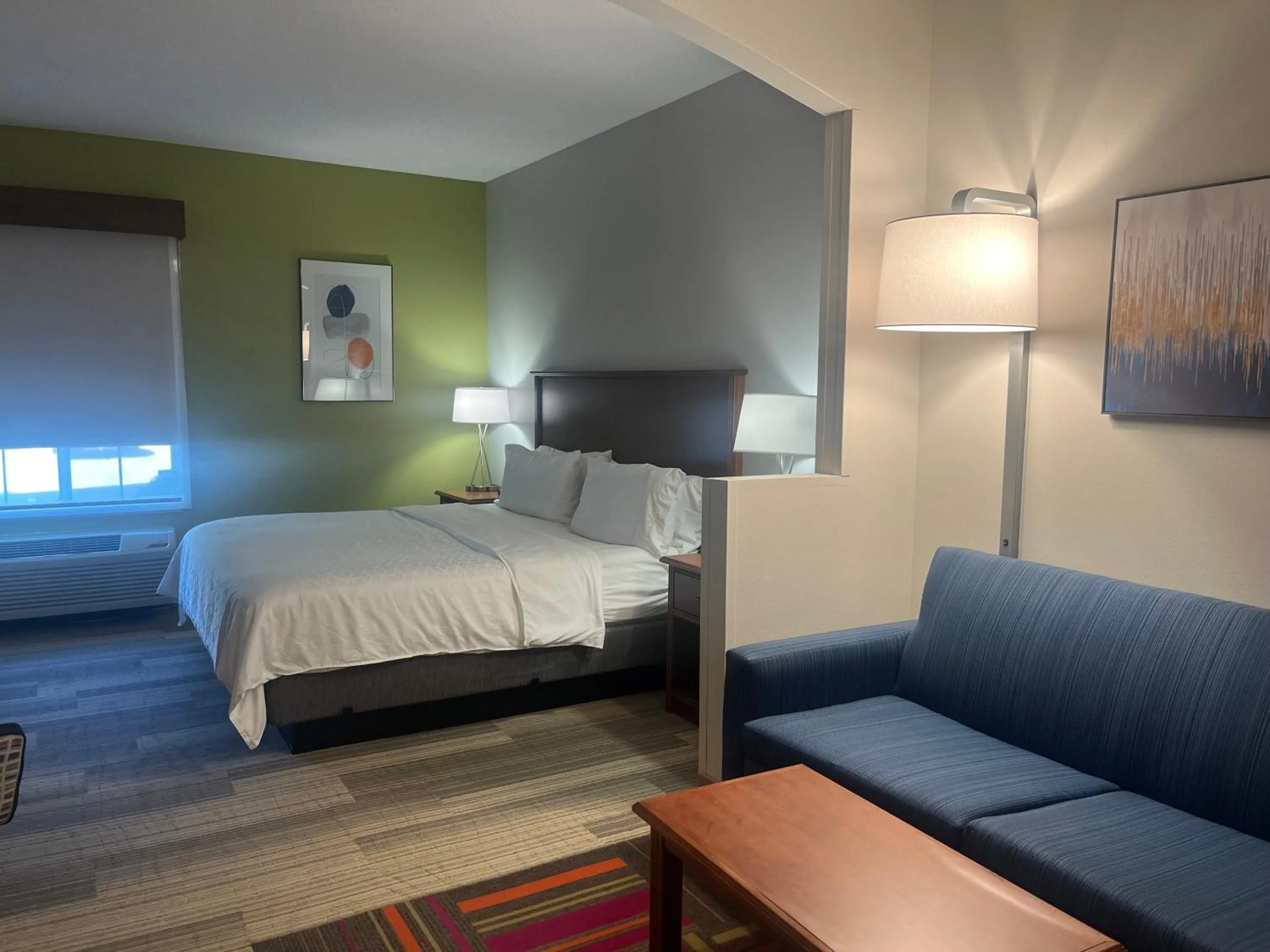 Bed in Holiday Inn Express Hotel & Suites Sioux Falls At Empire Mall by IHG
