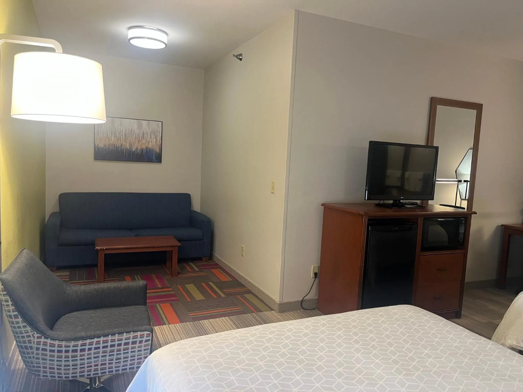 Photo of the whole room, Bed in Holiday Inn Express Hotel & Suites Sioux Falls At Empire Mall by IHG