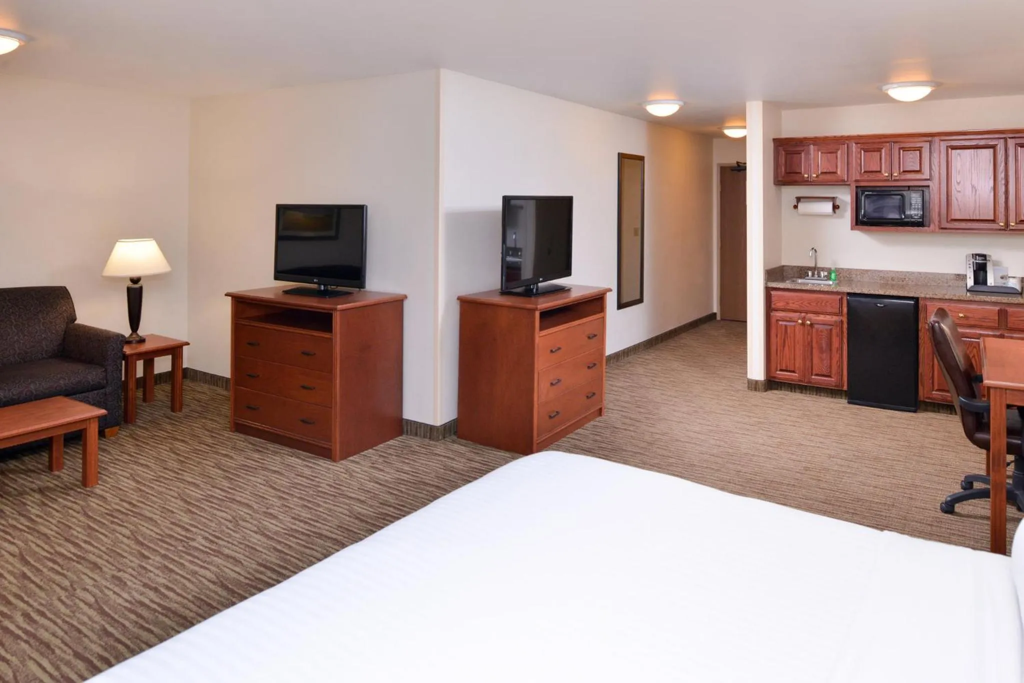 Photo of the whole room, Bed in Holiday Inn Express Hotel & Suites Sioux Falls At Empire Mall by IHG