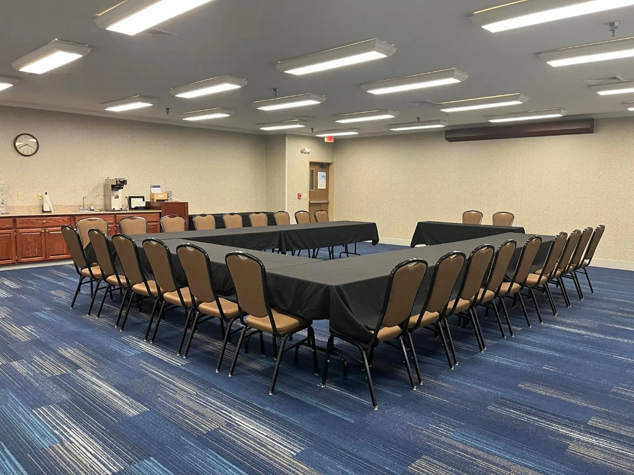 Meeting/conference room in Holiday Inn Express Hotel & Suites Sioux Falls At Empire Mall by IHG
