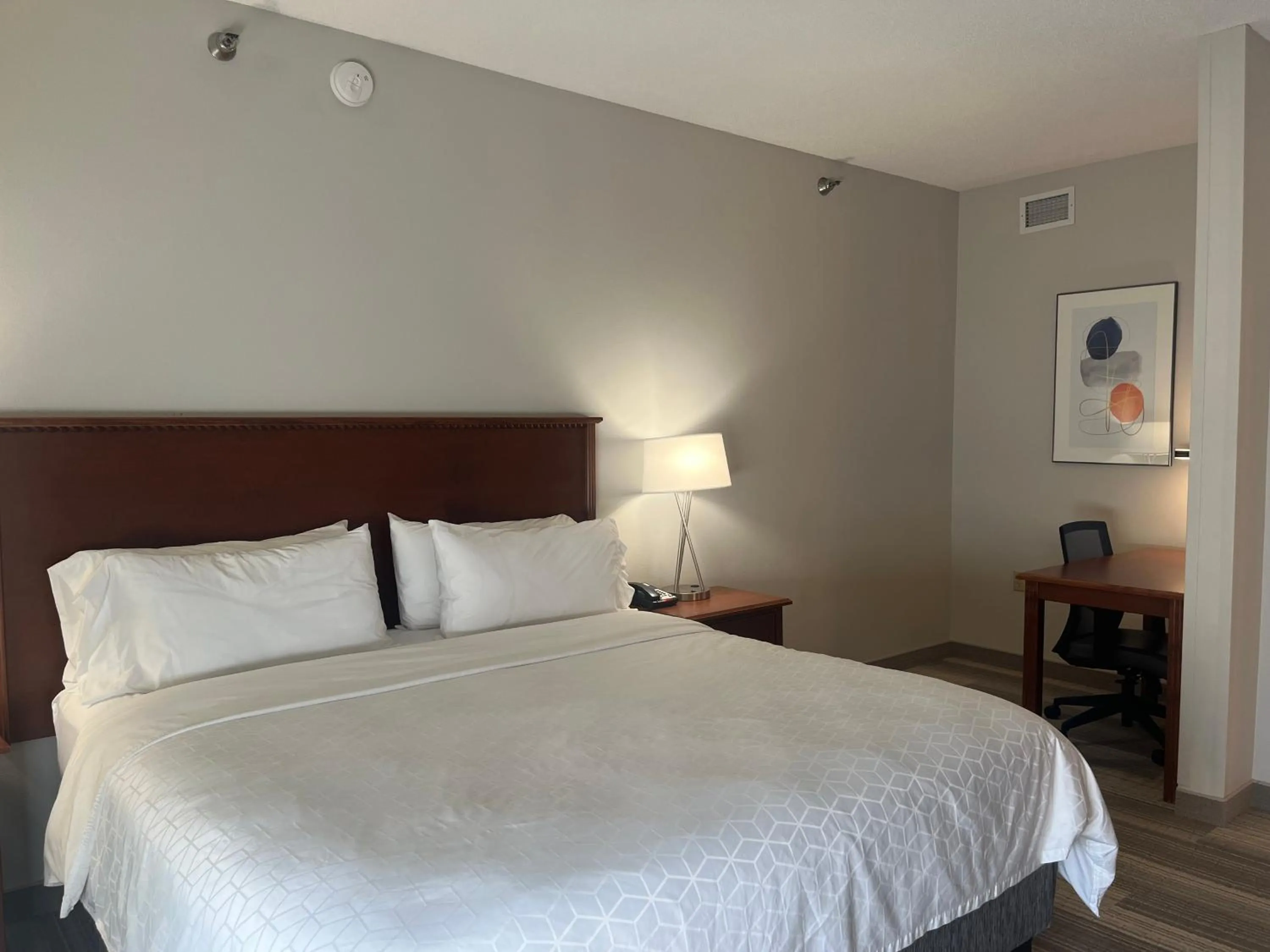 Bed in Holiday Inn Express Hotel & Suites Sioux Falls At Empire Mall by IHG