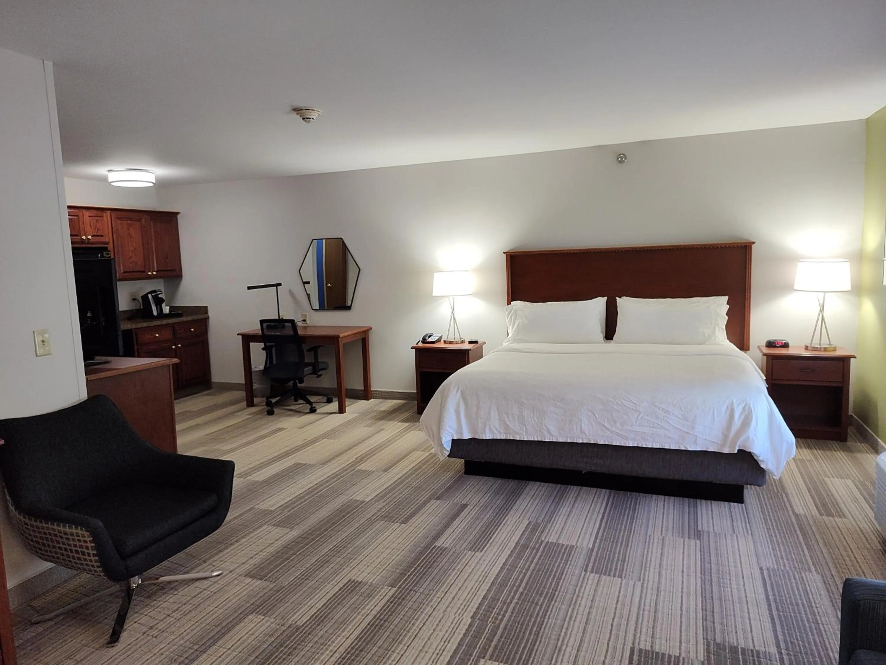 Bed in Holiday Inn Express Hotel & Suites Sioux Falls At Empire Mall by IHG