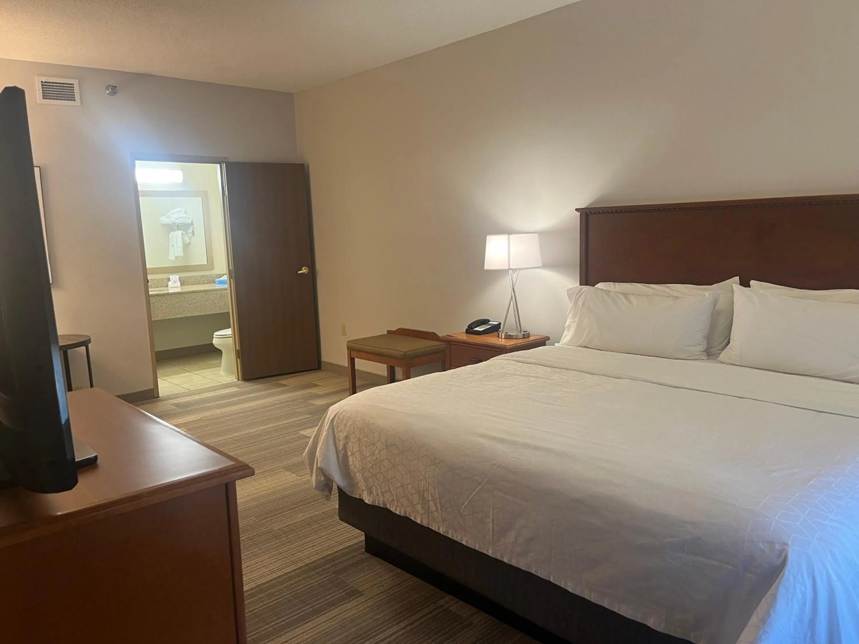 Bed in Holiday Inn Express Hotel & Suites Sioux Falls At Empire Mall by IHG