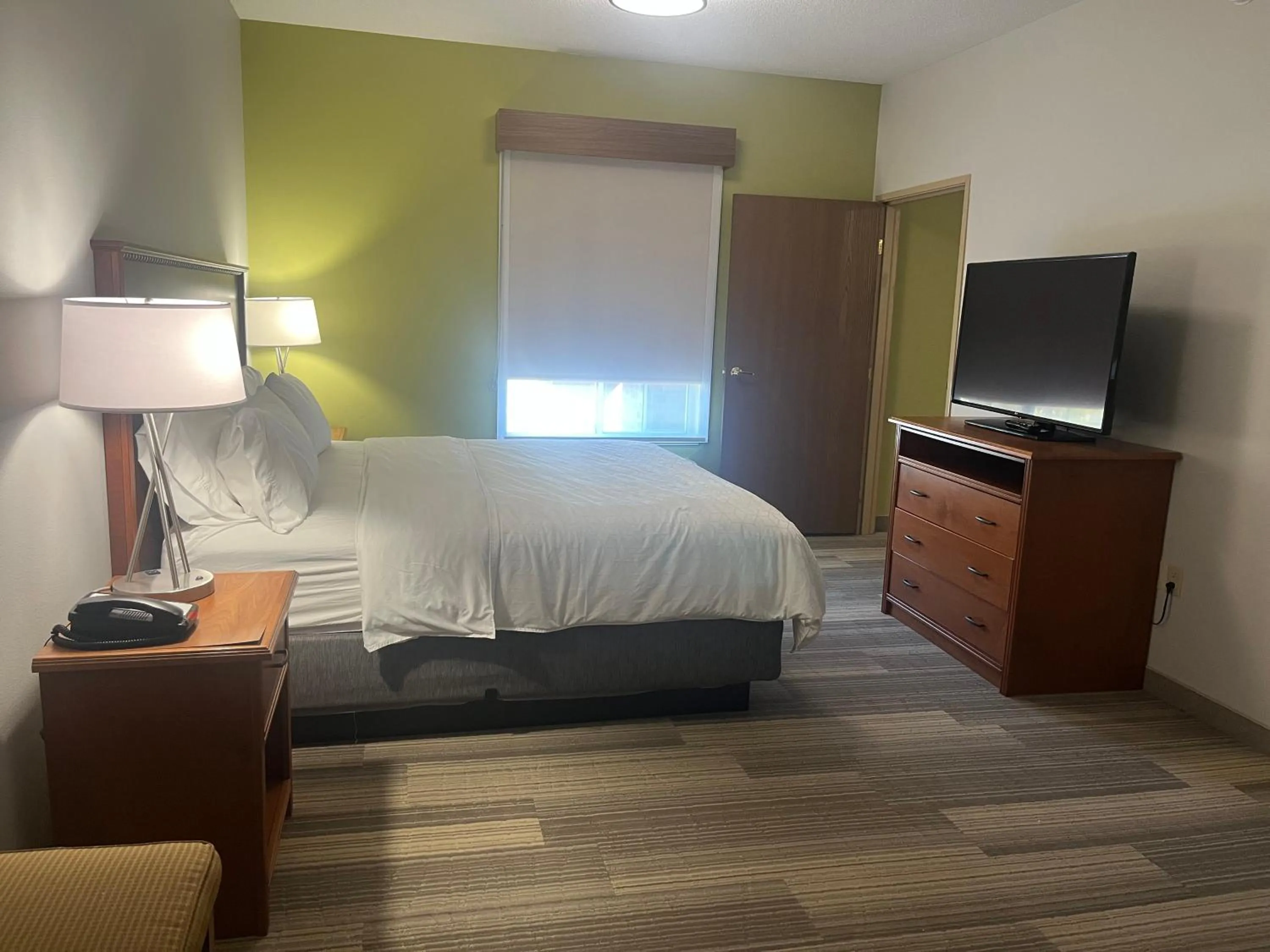 Bed in Holiday Inn Express Hotel & Suites Sioux Falls At Empire Mall by IHG