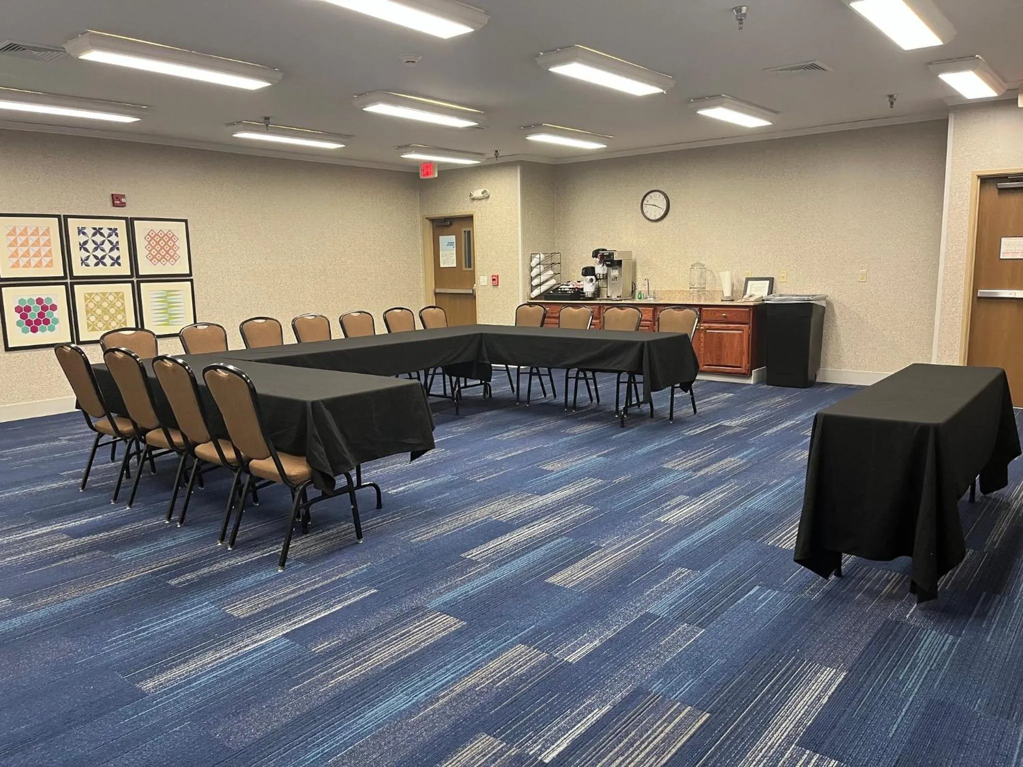 Meeting/conference room in Holiday Inn Express Hotel & Suites Sioux Falls At Empire Mall by IHG
