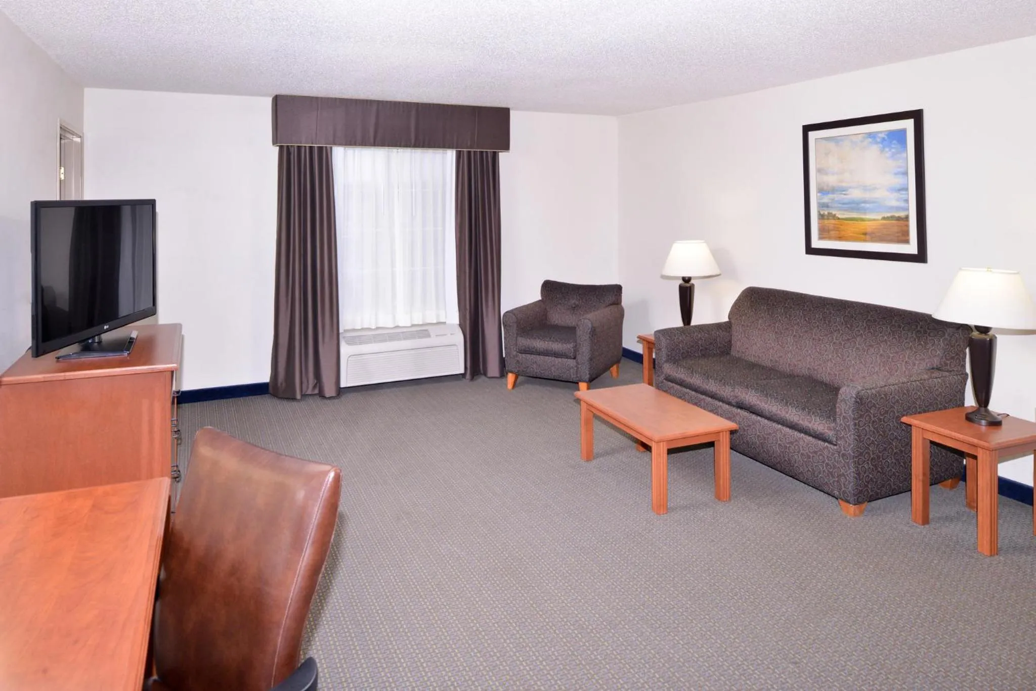 Photo of the whole room in Holiday Inn Express Hotel & Suites Sioux Falls At Empire Mall by IHG