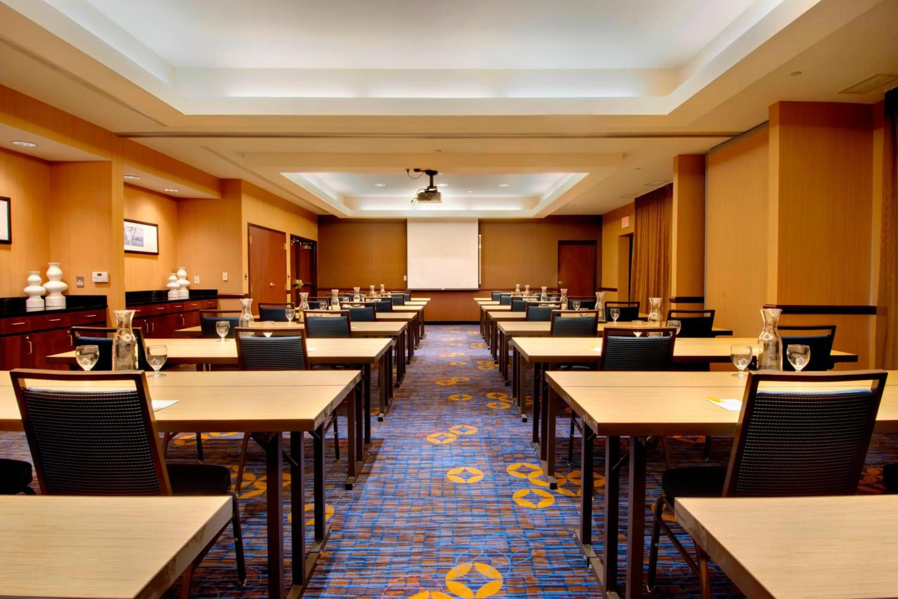 Meeting/conference room in Courtyard by Marriott Madison East
