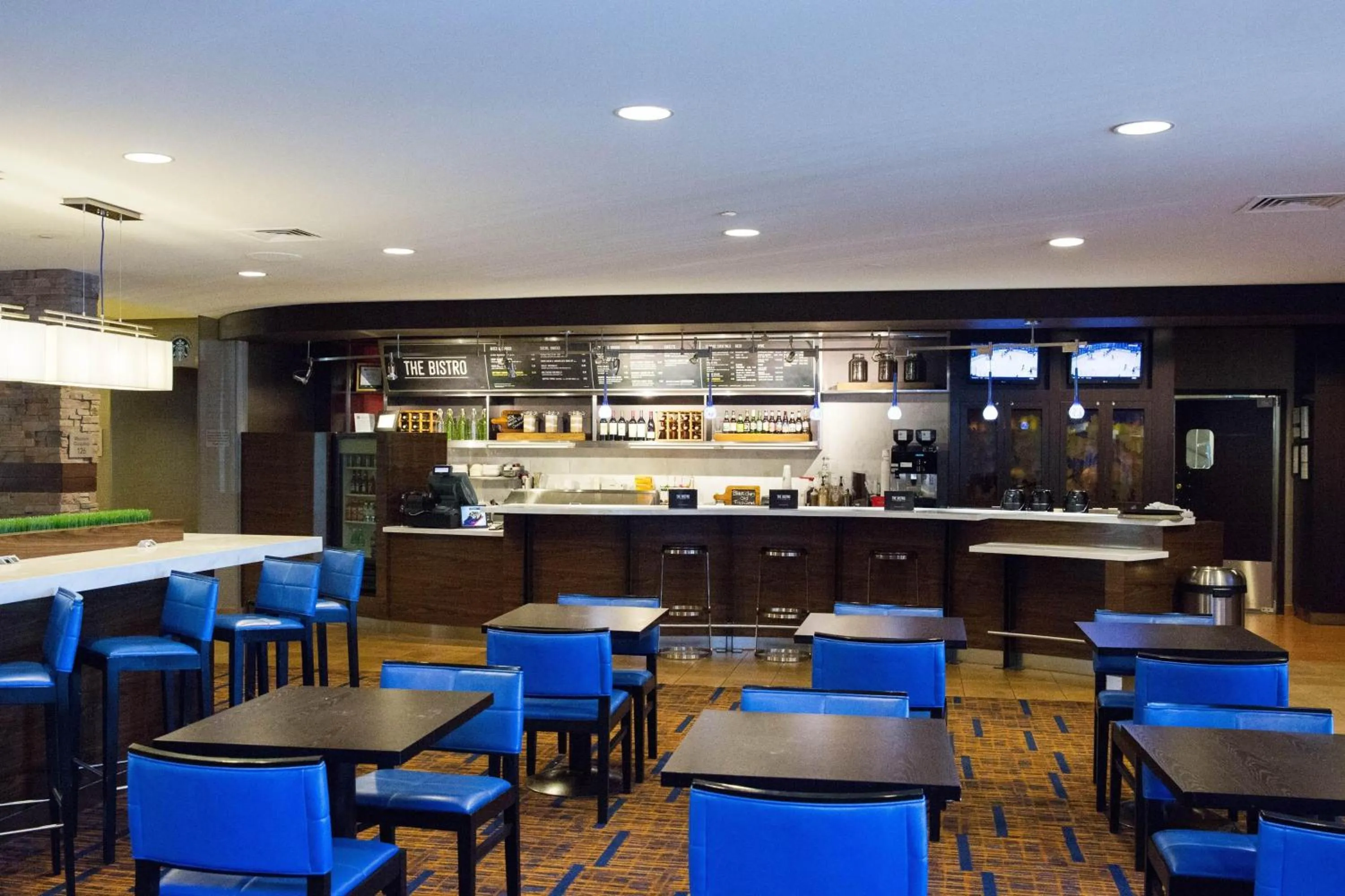 Restaurant/places to eat in Courtyard by Marriott Madison East