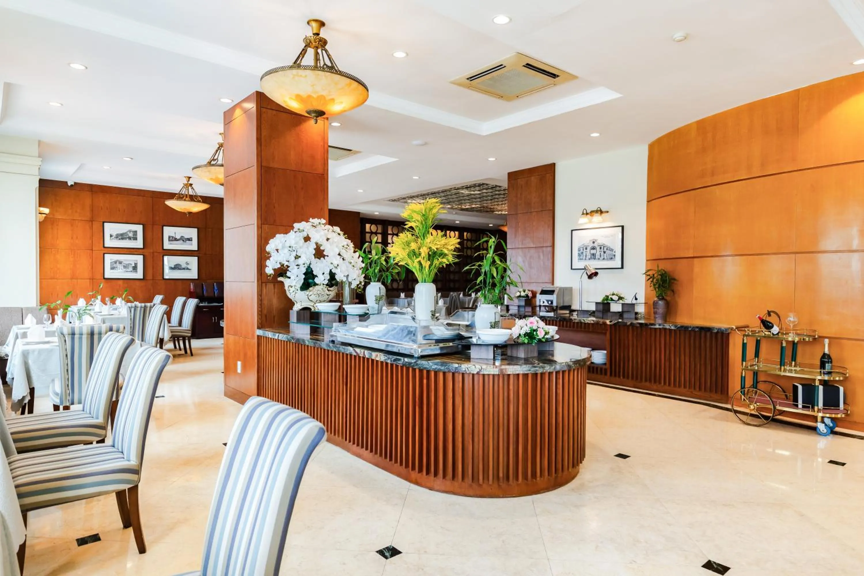 Restaurant/places to eat in Pearl River Hotel