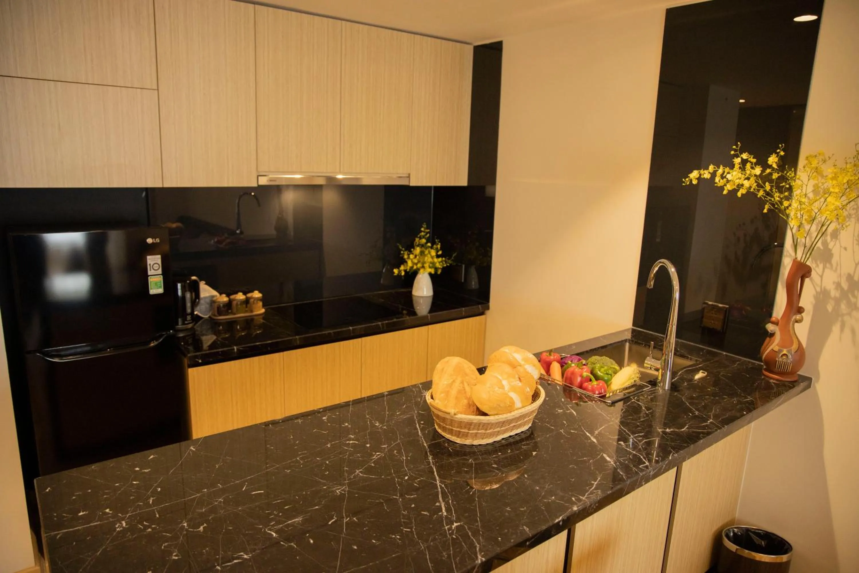 Kitchen or kitchenette in Pearl River Hotel