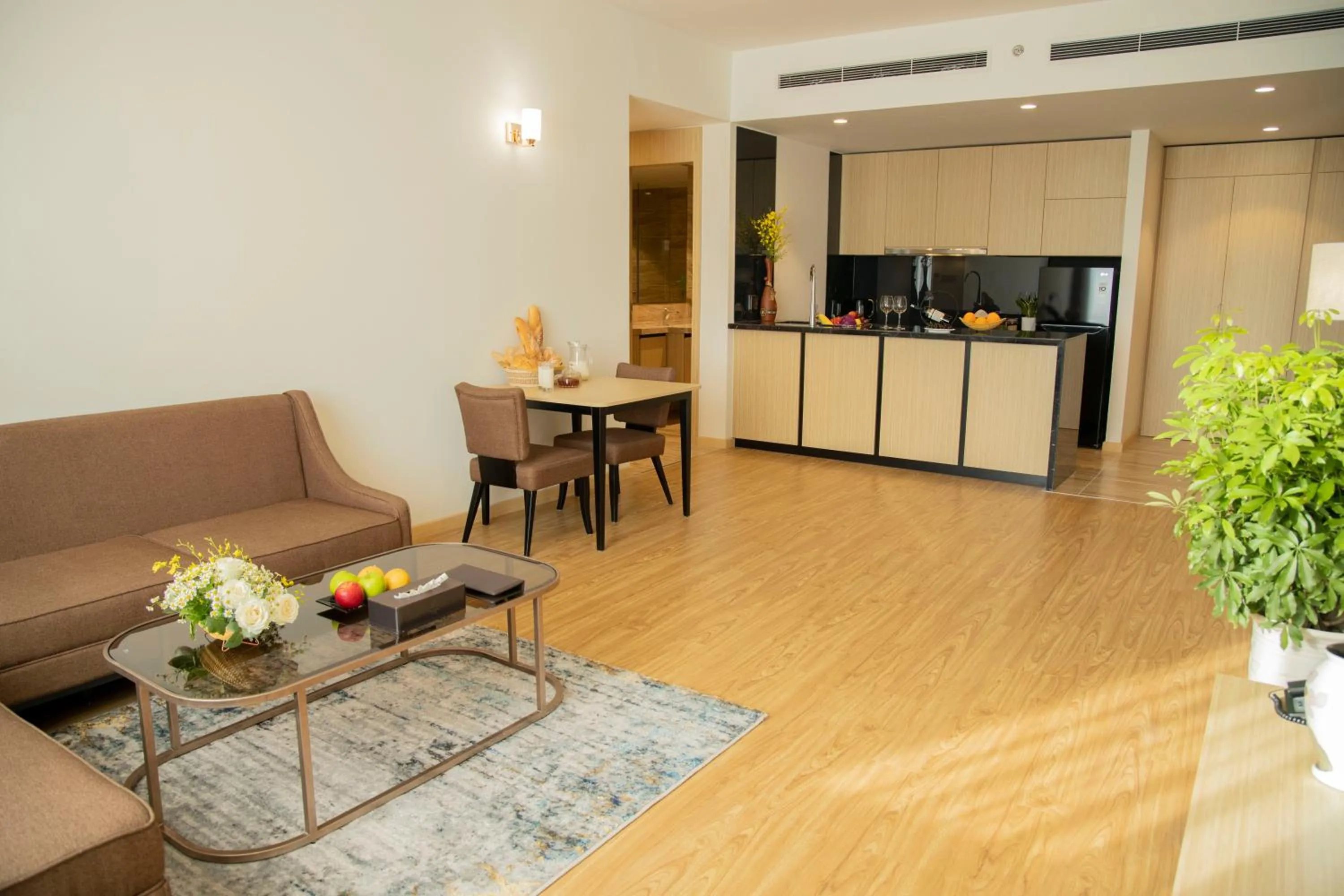 Kitchen or kitchenette in Pearl River Hotel