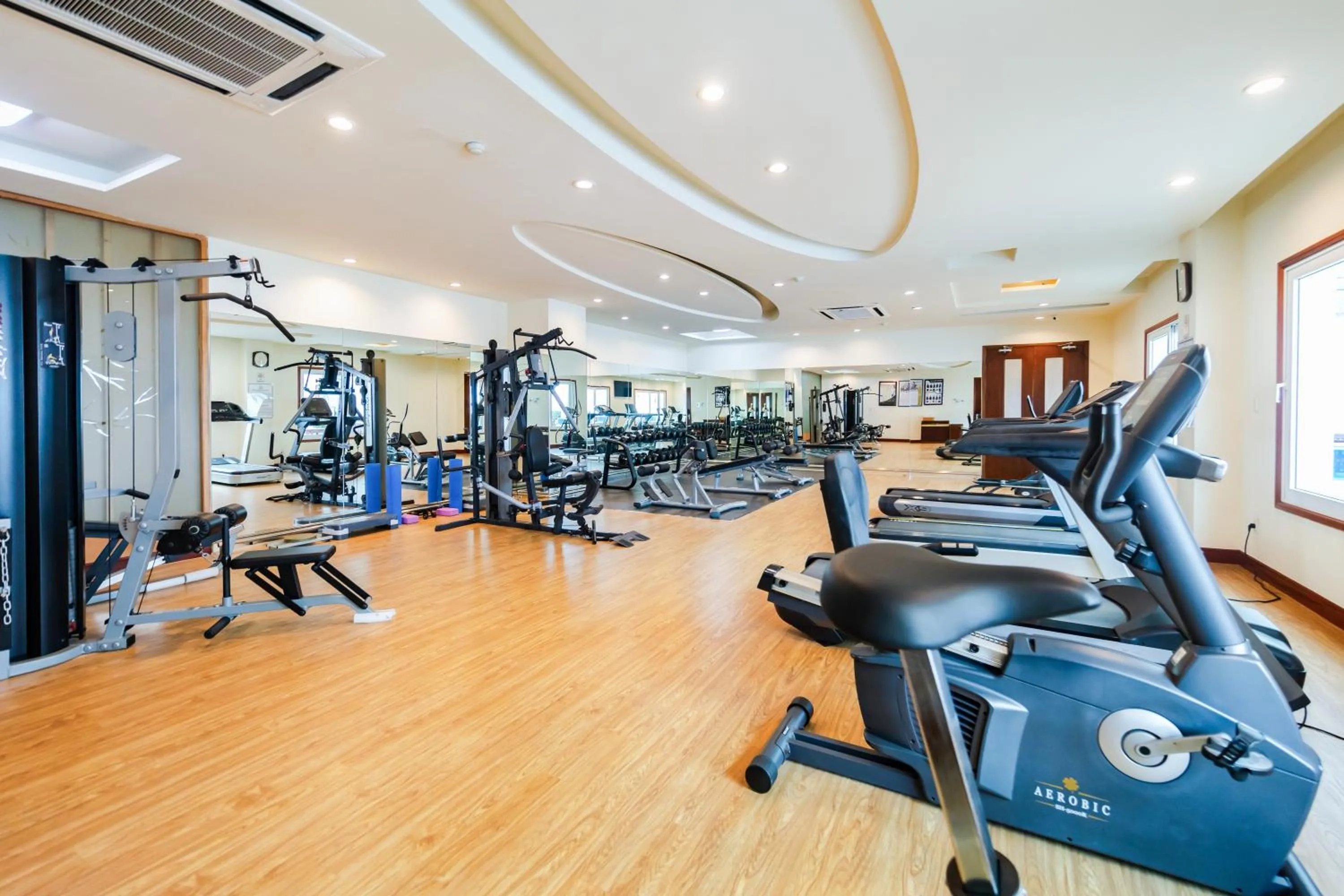 Fitness centre/facilities in Pearl River Hotel