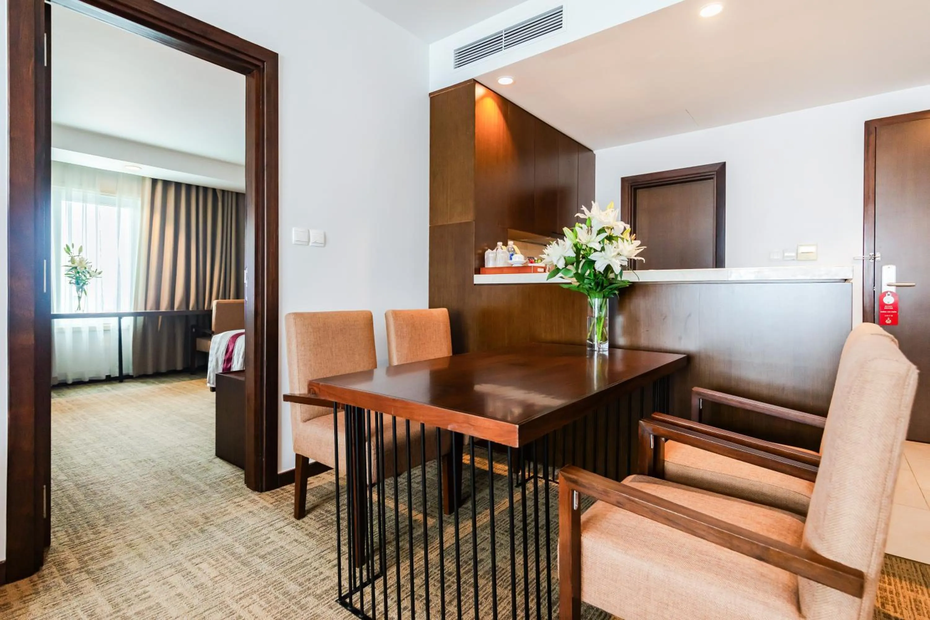 Dining area in Pearl River Hotel
