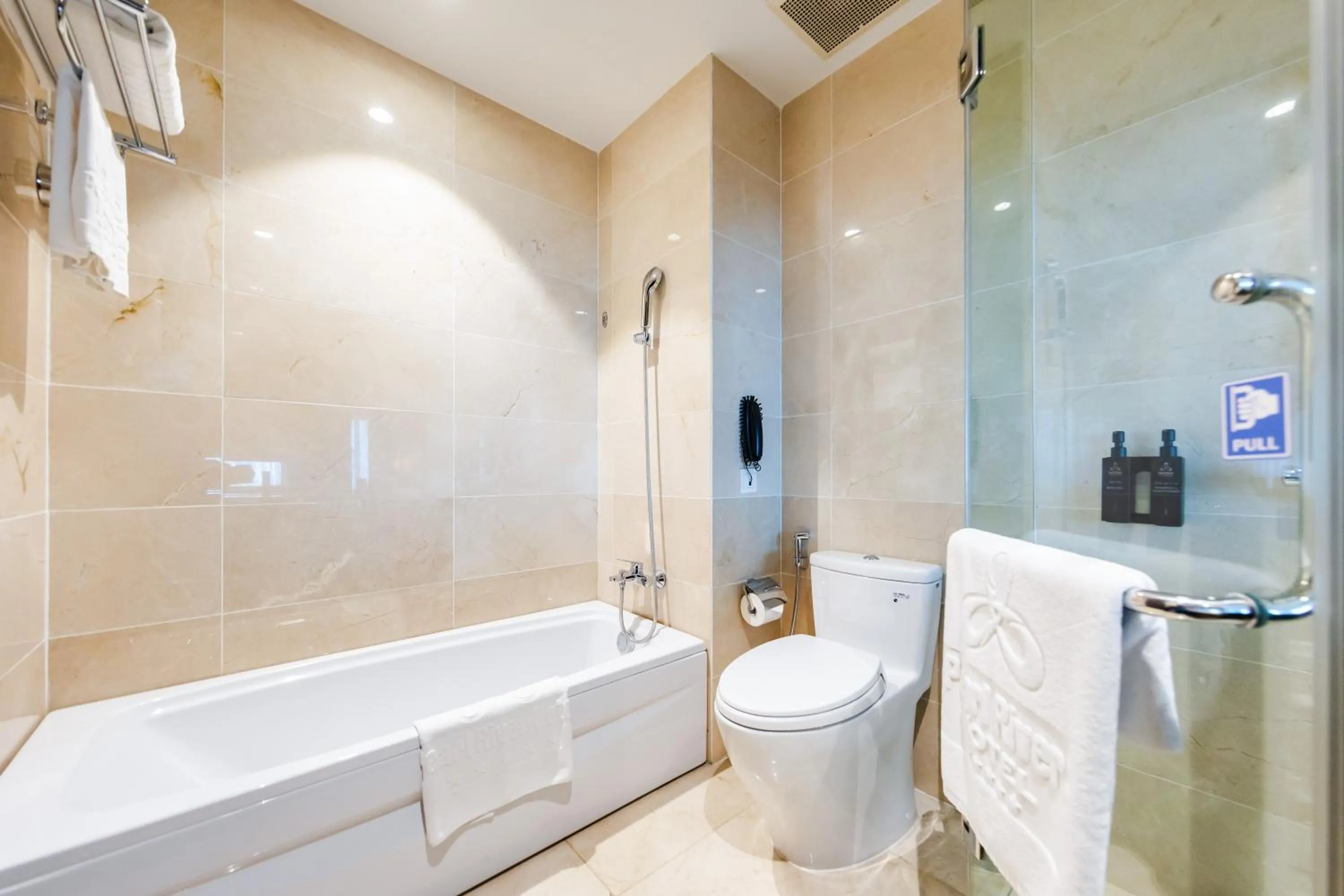 Bathroom in Pearl River Hotel