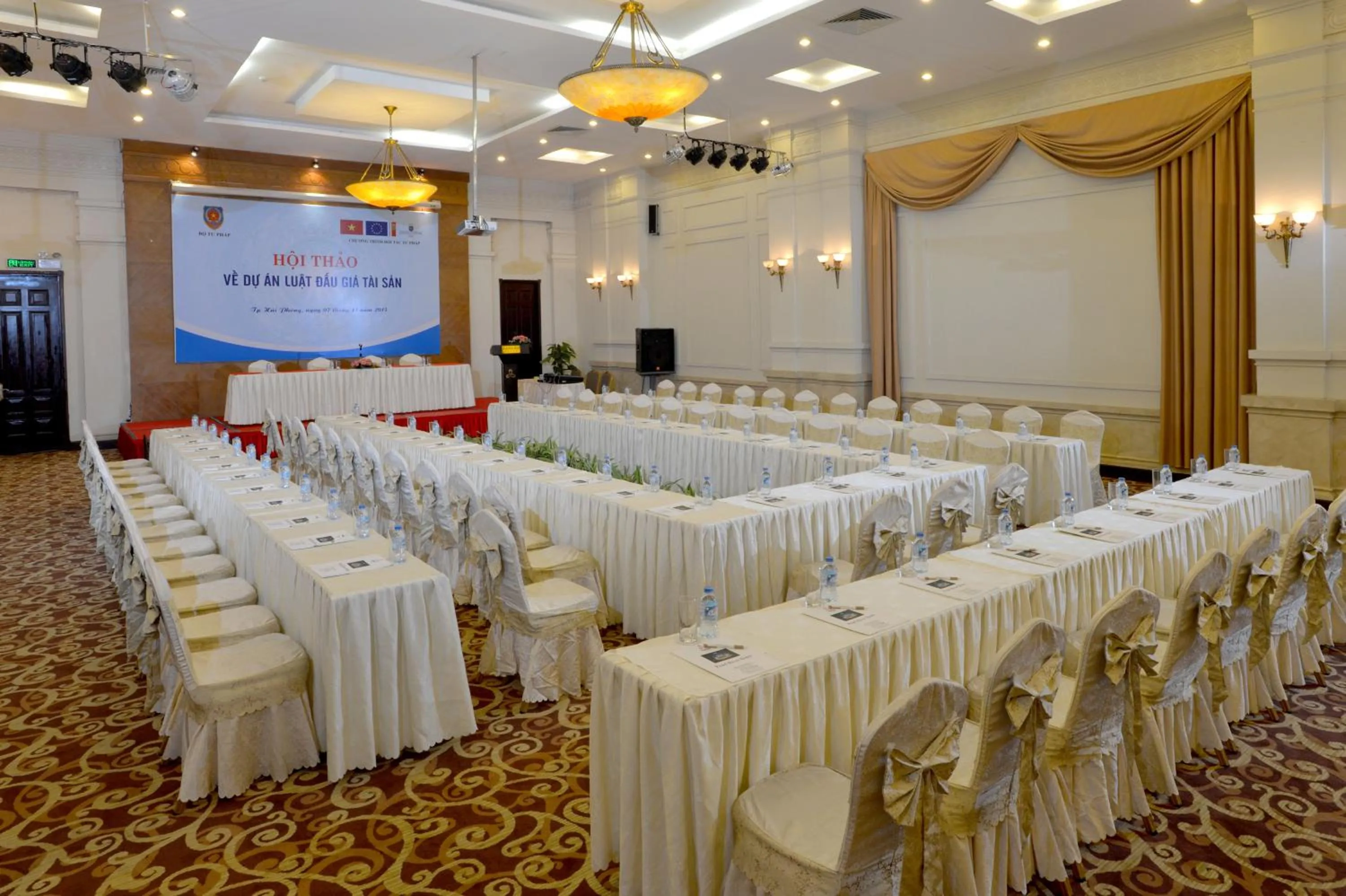 Meeting/conference room in Pearl River Hotel