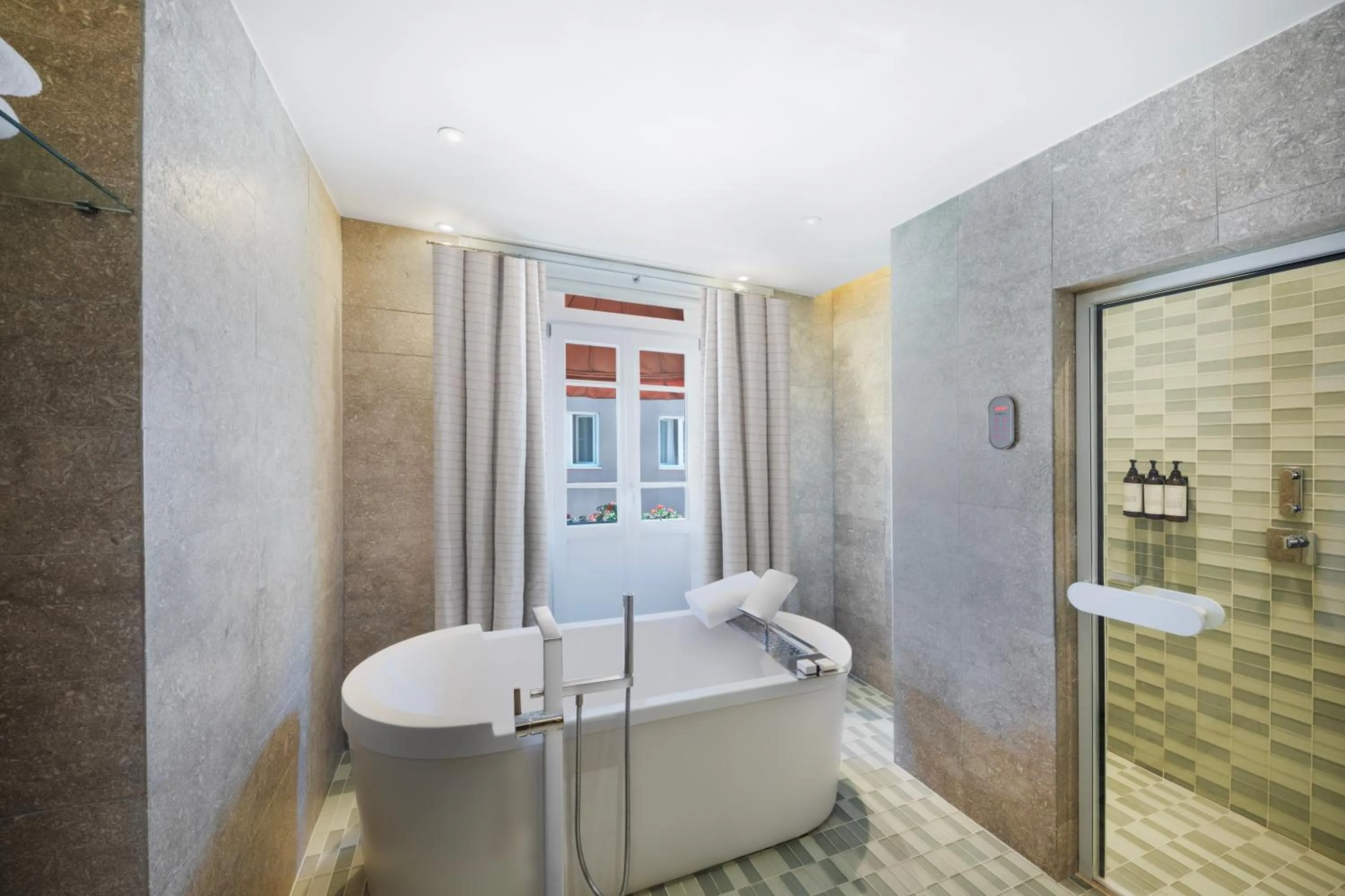 Shower in Park Hyatt Istanbul - Macka Palas