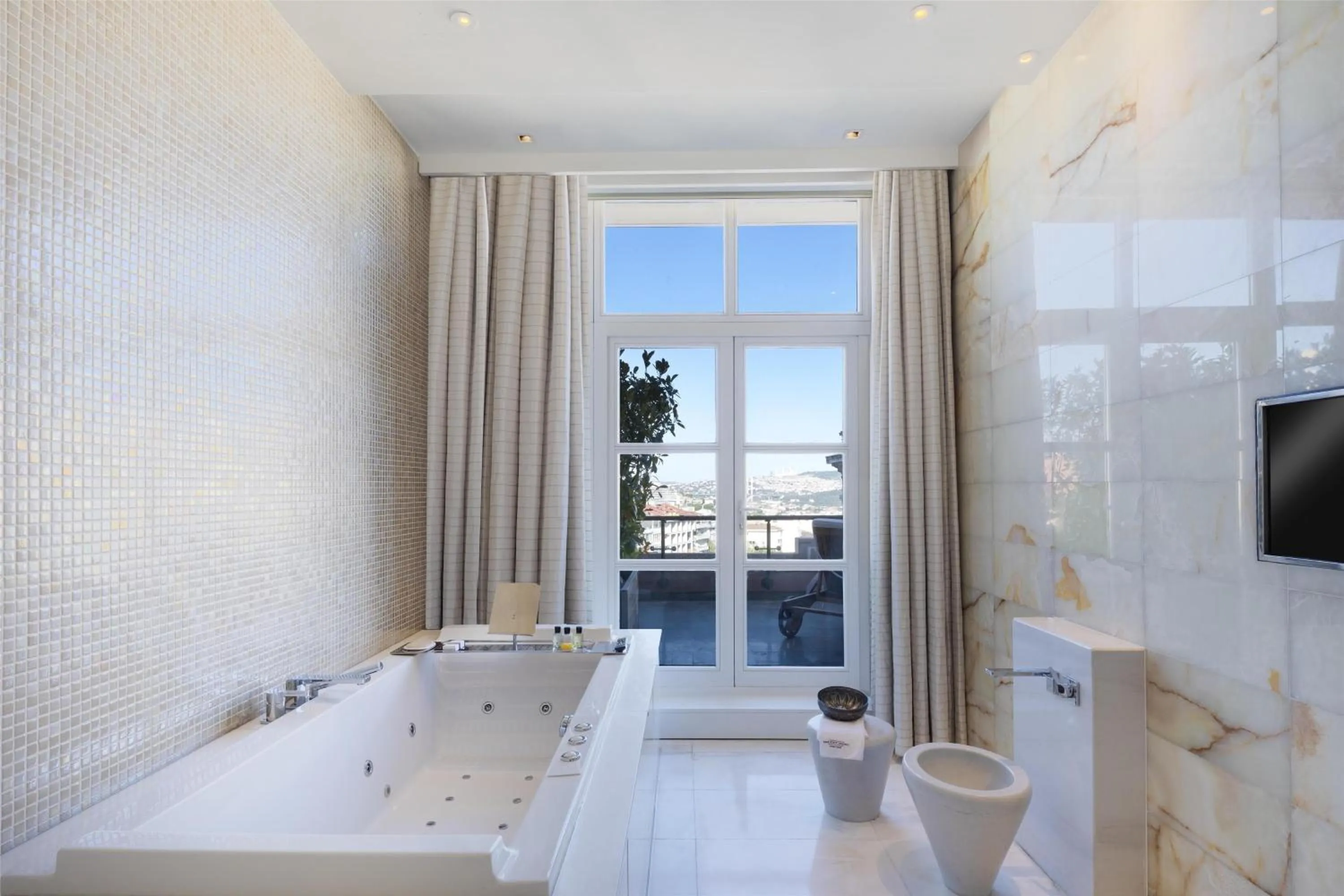 Photo of the whole room in Park Hyatt Istanbul - Macka Palas