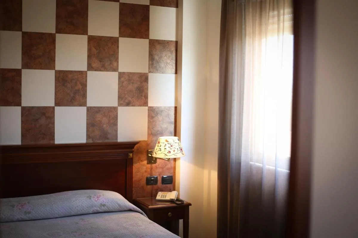 Bedroom, Bed in Hotel Fidenza