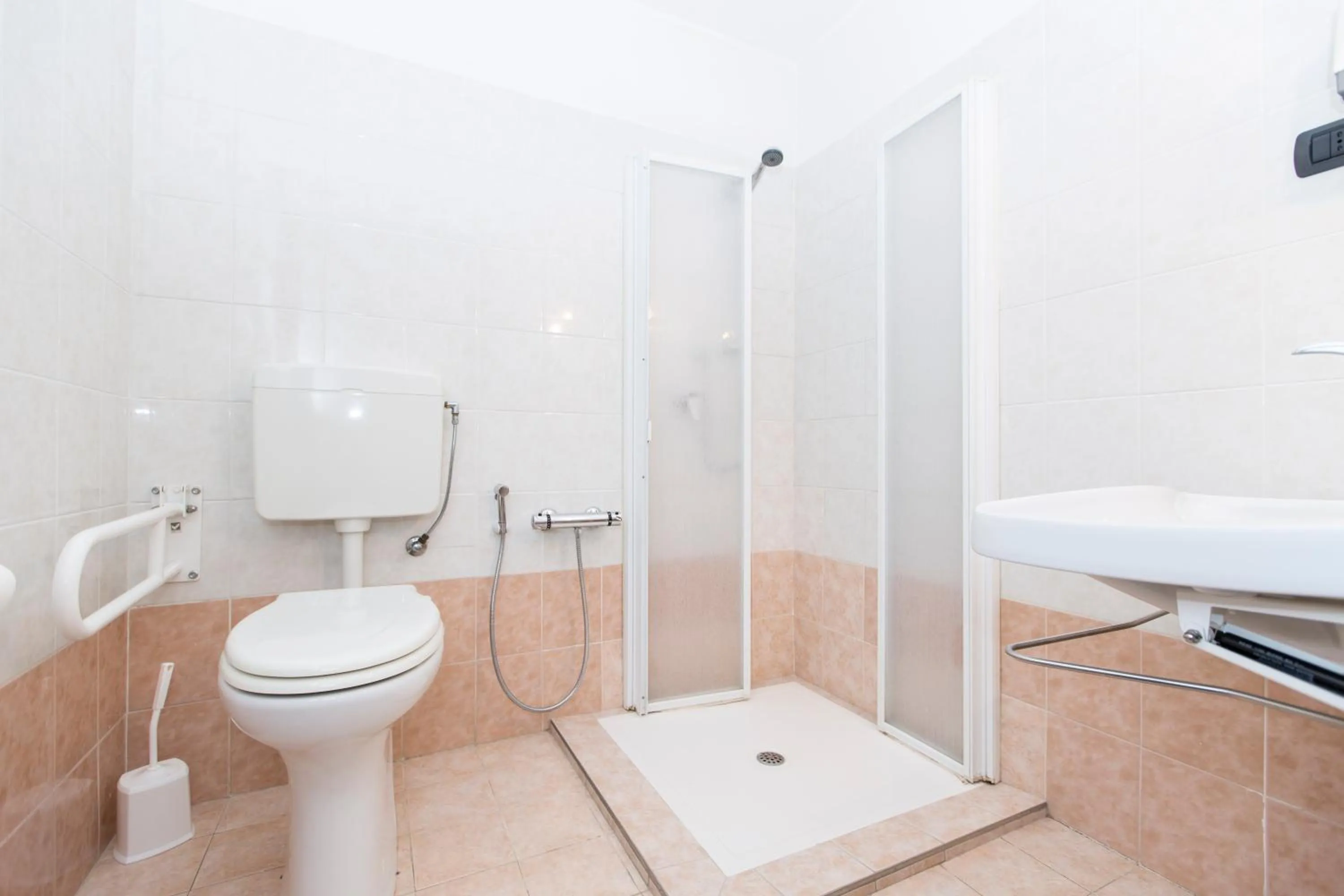 Shower in Hotel Fidenza