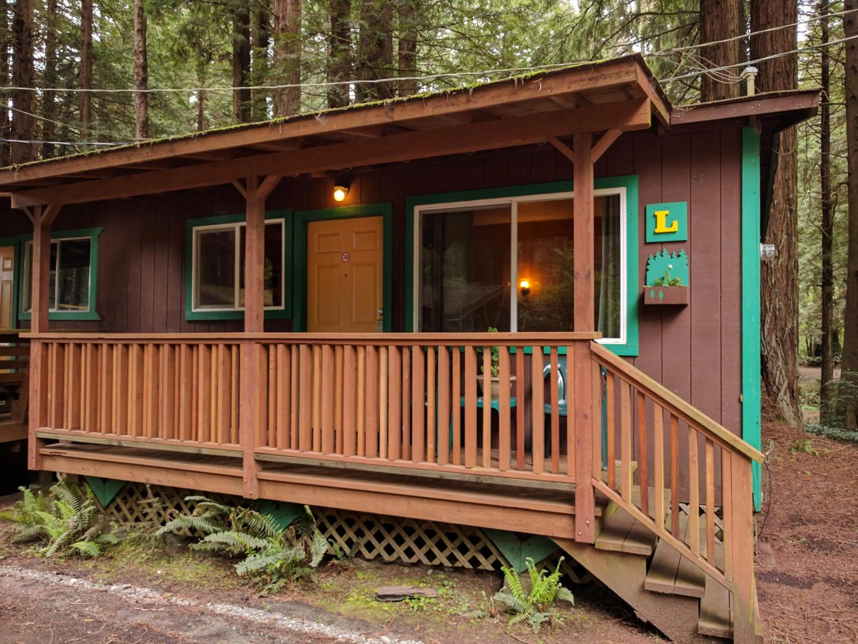 One-Bedroom Cottage in Emerald Forest Cabins