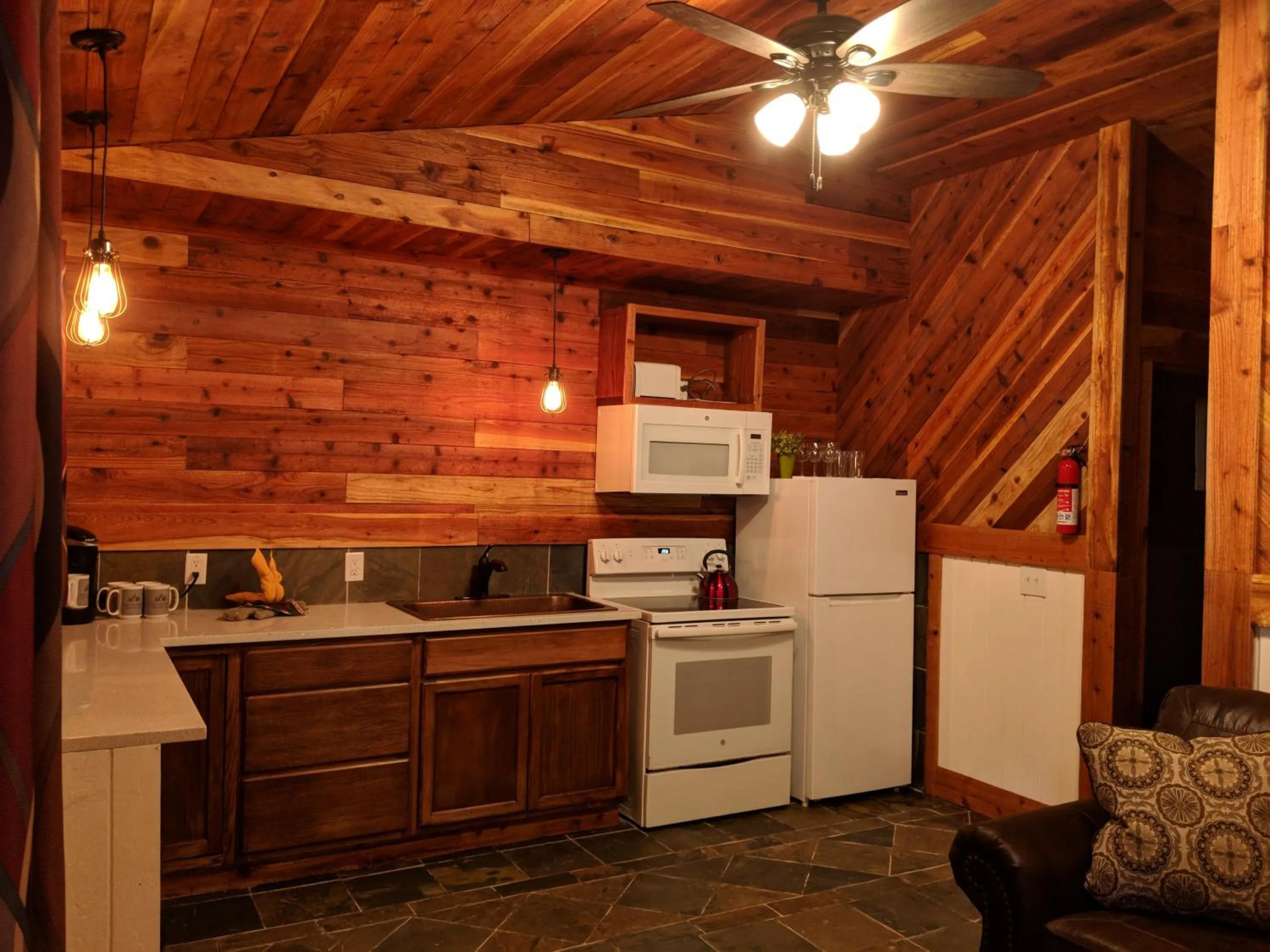 One-Bedroom Cottage in Emerald Forest Cabins