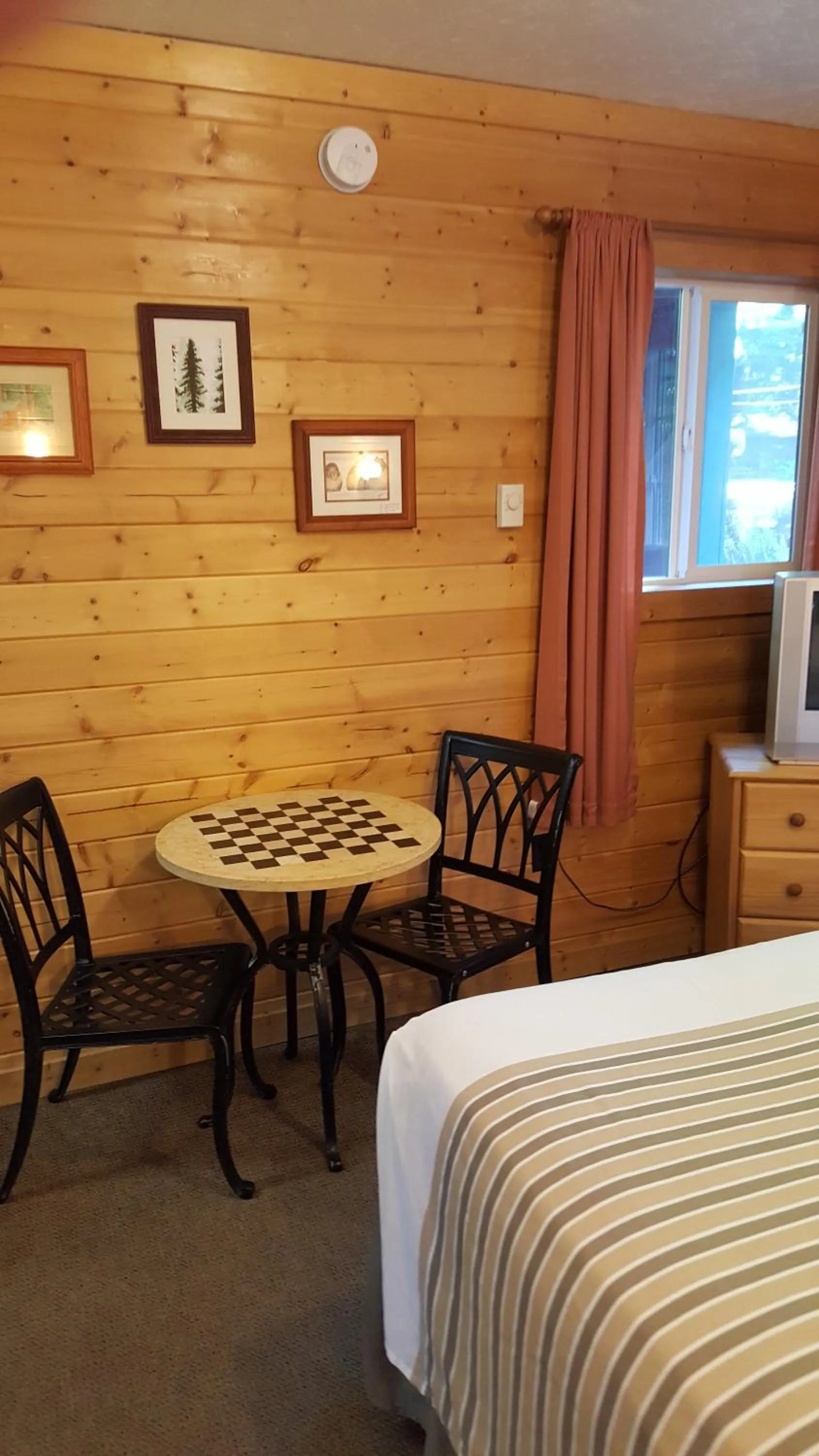 Queen Room - Pets Allowed in Emerald Forest Cabins